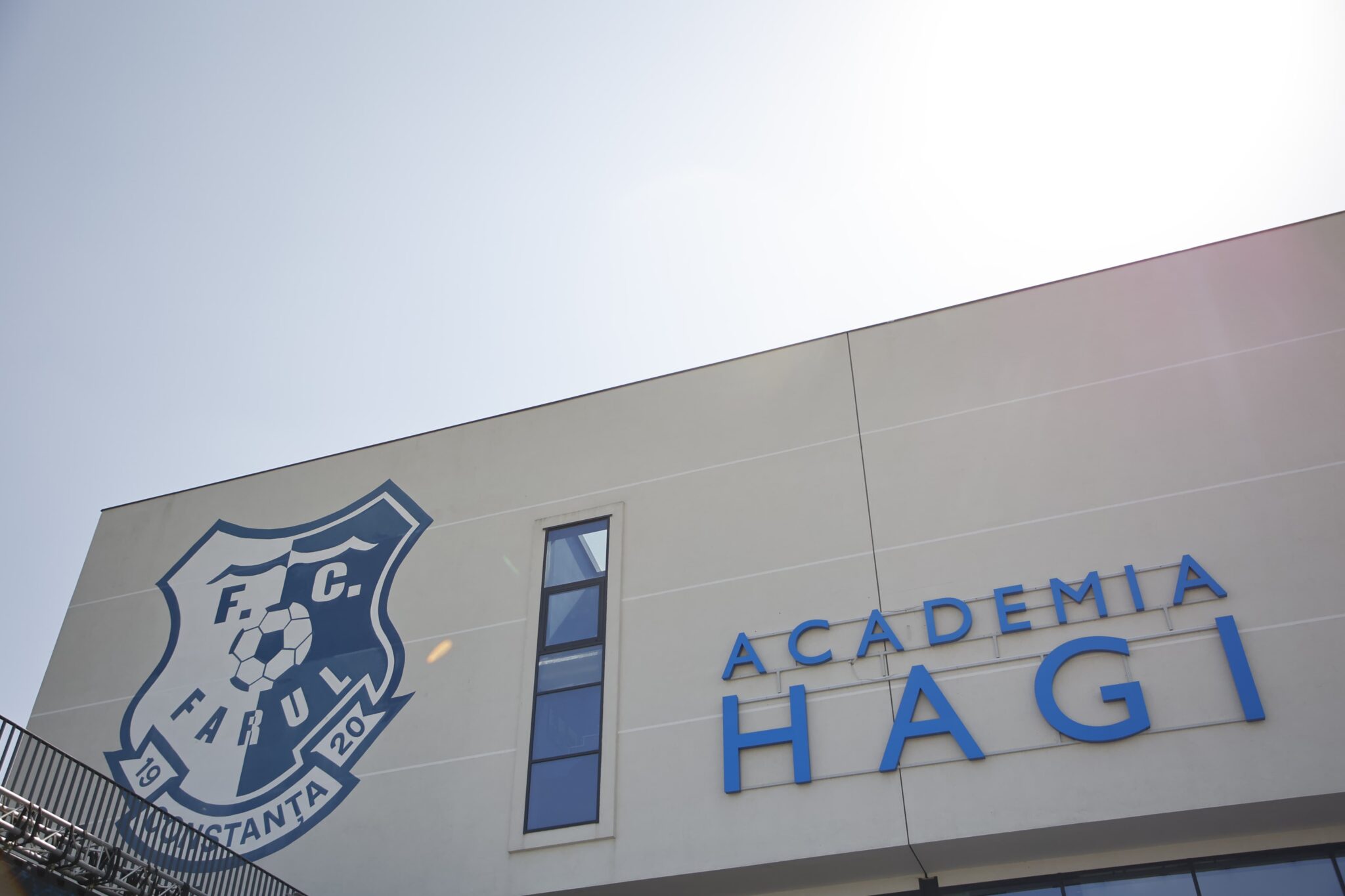 Gică Hagi, plin de emoție la inaugurarea hotelului Farului și a noilor ...