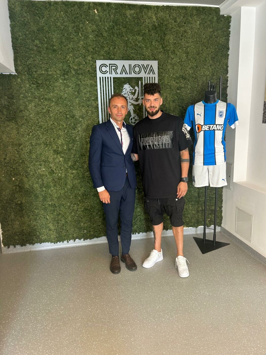 Ultimul venit la Universitatea Craiova, impresionat de fanii olteni: „Sper să luăm campionatul şi să ne bucurăm cu ei”