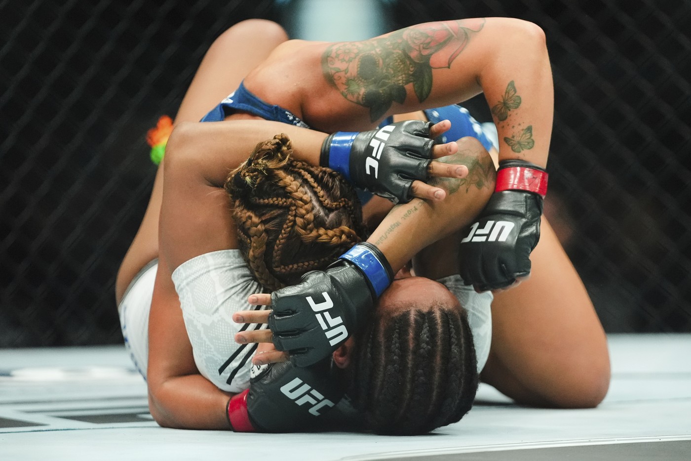 A bătut-o pe adversară și apoi a dansat twerk în fața ei. Cum arată cea mai controversată luptătoare MMA. GALERIE FOTO
