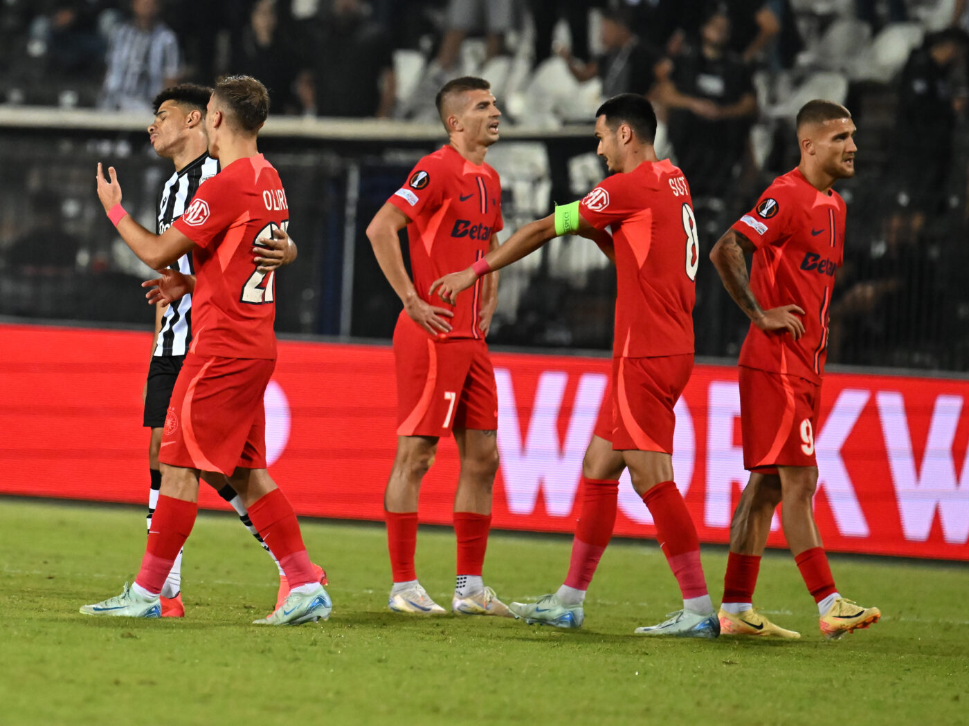 A fost reperat în tribună. A lipsit de pe teren în marele derby Dinamo – FCSB, dar nu a stat acasă