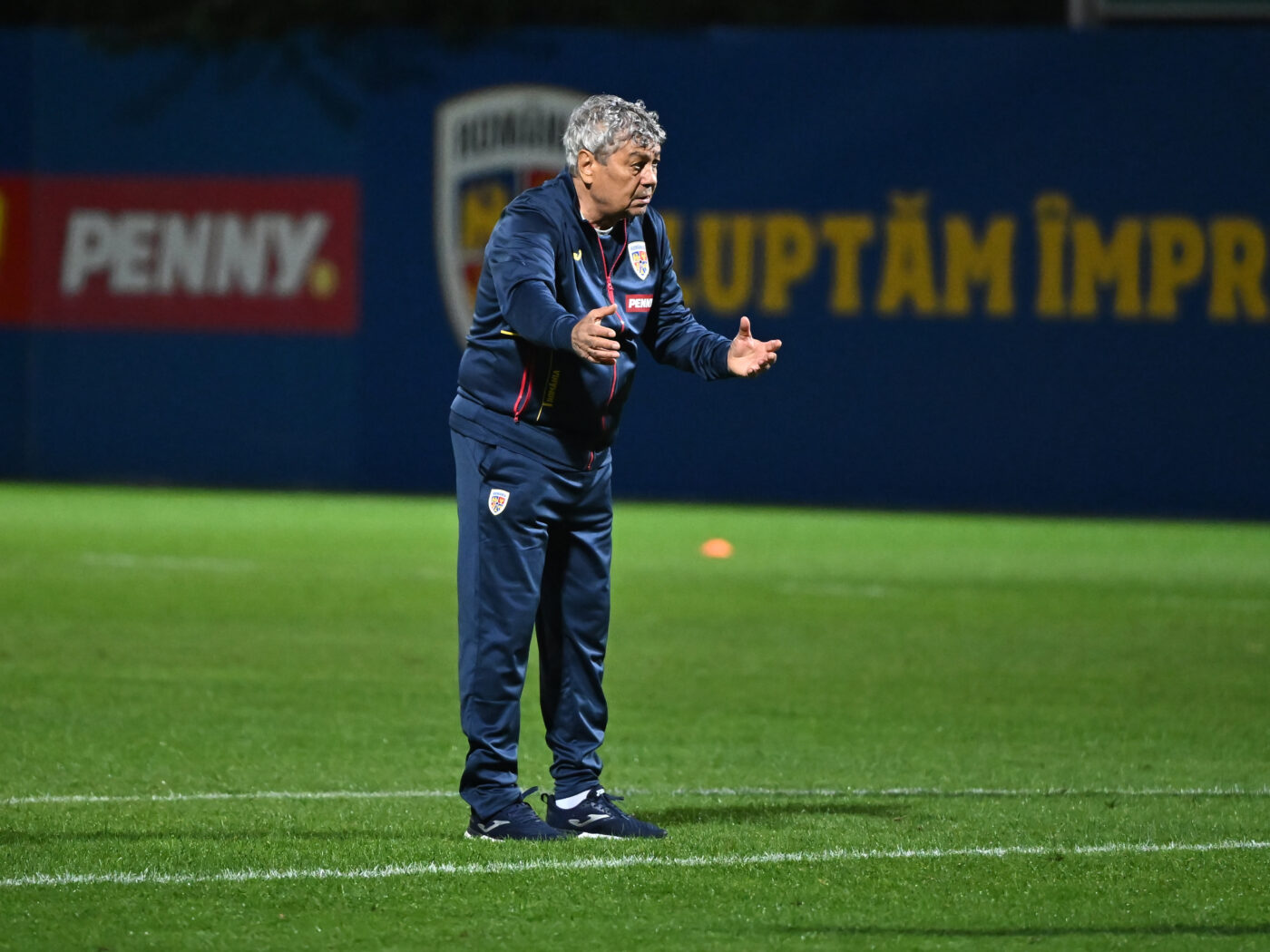Atacantul român, transferat la AC Milan la recomandarea lui Mircea Lucescu. „Mi-a zis că e mai bun decât Van Basten! Iar eu l-am crezut”