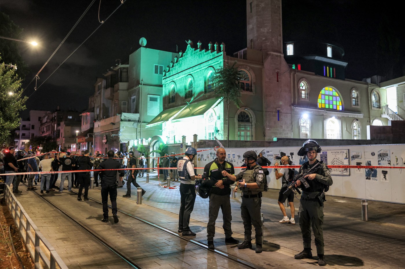 Atac terorist în Tel Aviv, în apropierea stadionului de fotbal al lui Hapoel. Au murit 8 oameni, chiar înainte ca Iranul să bombardeze Israelul