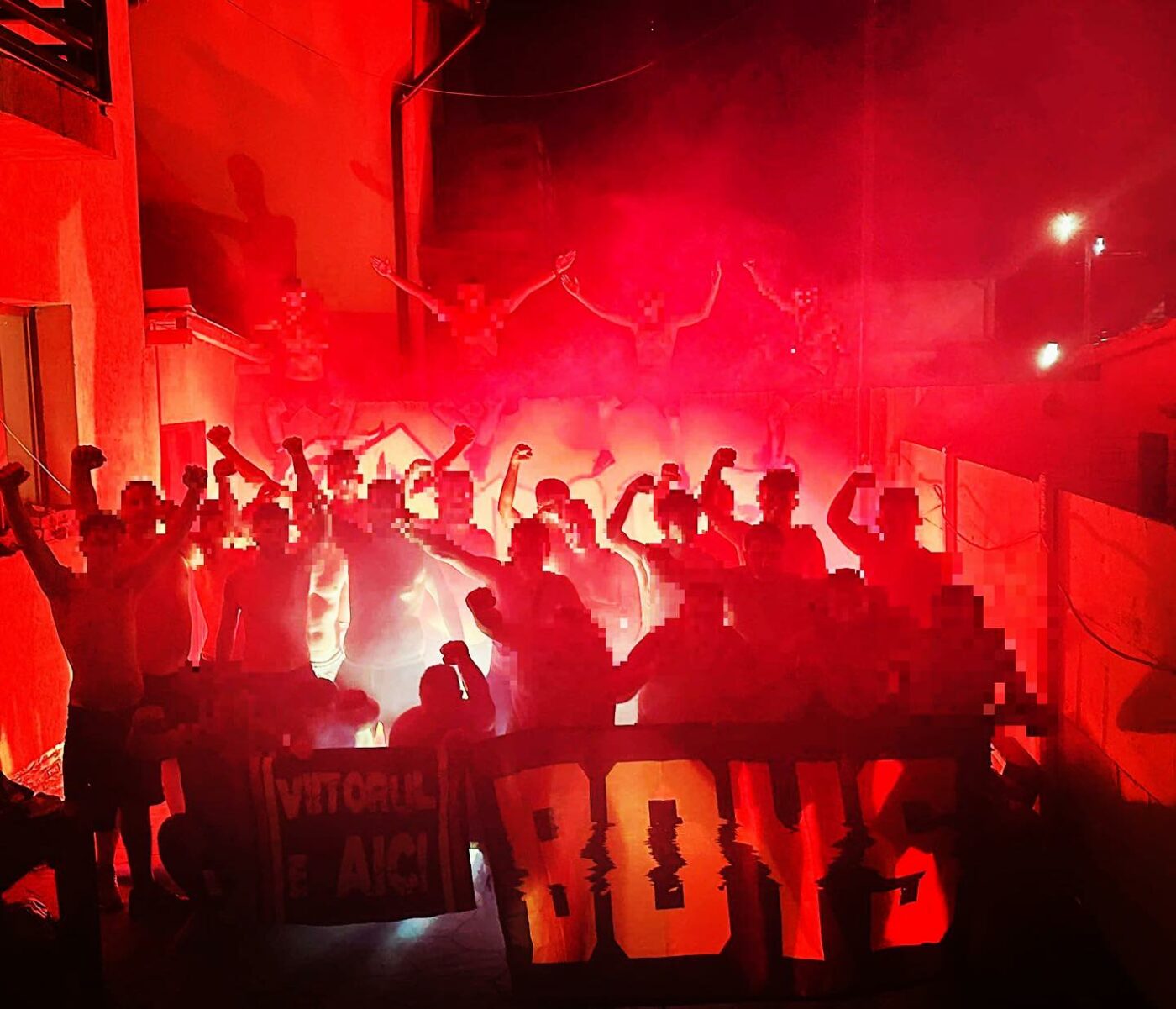 Ultrașii din Peluza Sud 97 se regrupează. Brigada Boys și-a anunțat revenirea pe stadioane pentru a susține la greu FCU 1948 Craiova. „Ne aflăm într-un moment de răscruce!”. SPECIAL
