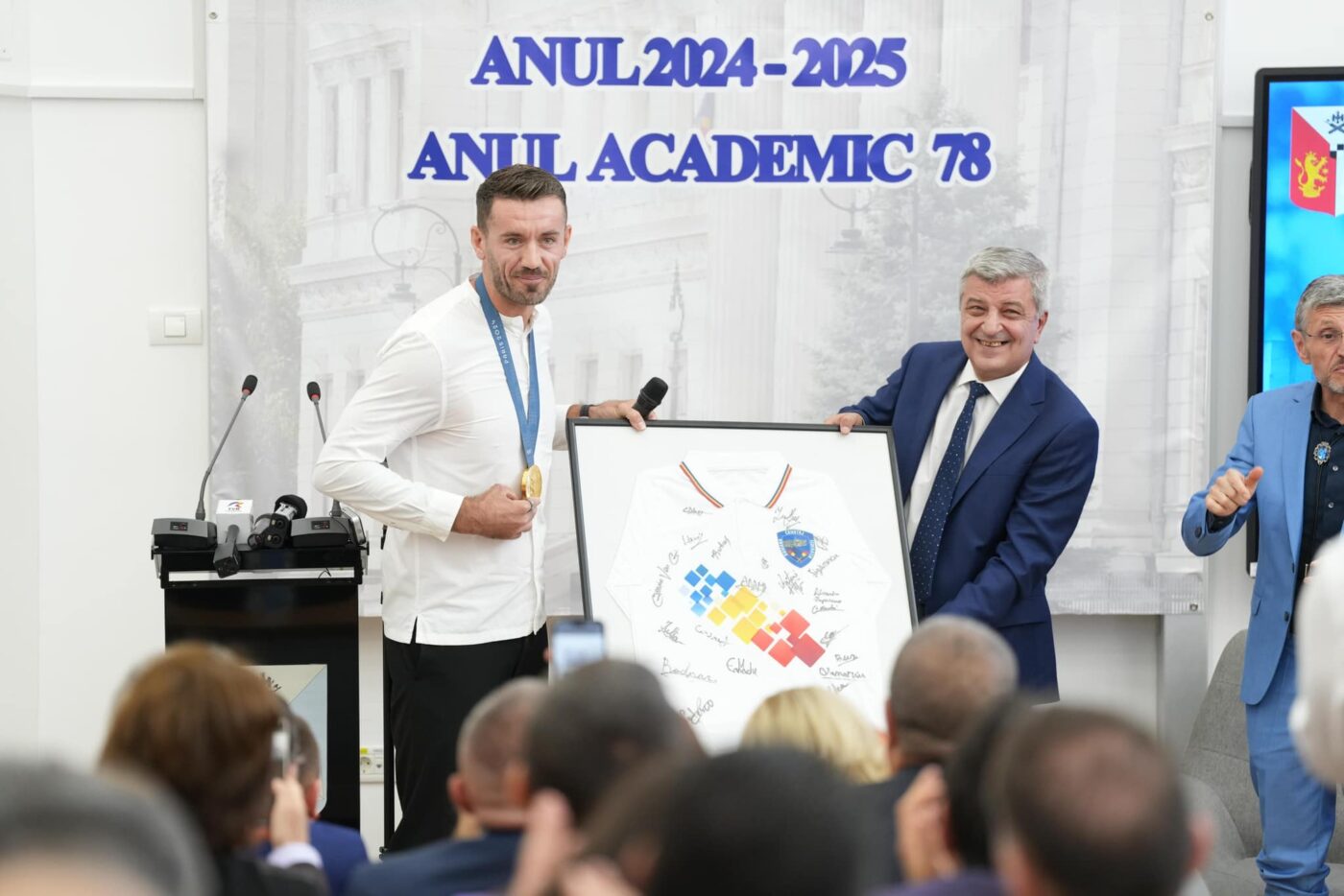 Campionul olimpic la canotaj, Florin Enache, la deschiderea anul academic la Universitatea din Craiova. Cinci medaliaţi la Paris vor deveni cetăţeni de onoare ai Craiovei