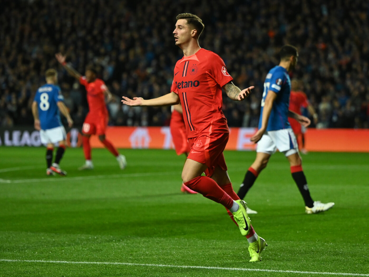 Comentatorii s-au revoltat la faza controversată din minutul 2 al meciului Rangers – FCSB. Golul lui Miculescu a fost anulat pentru fault: „Absolut nimic nu-i face!”
