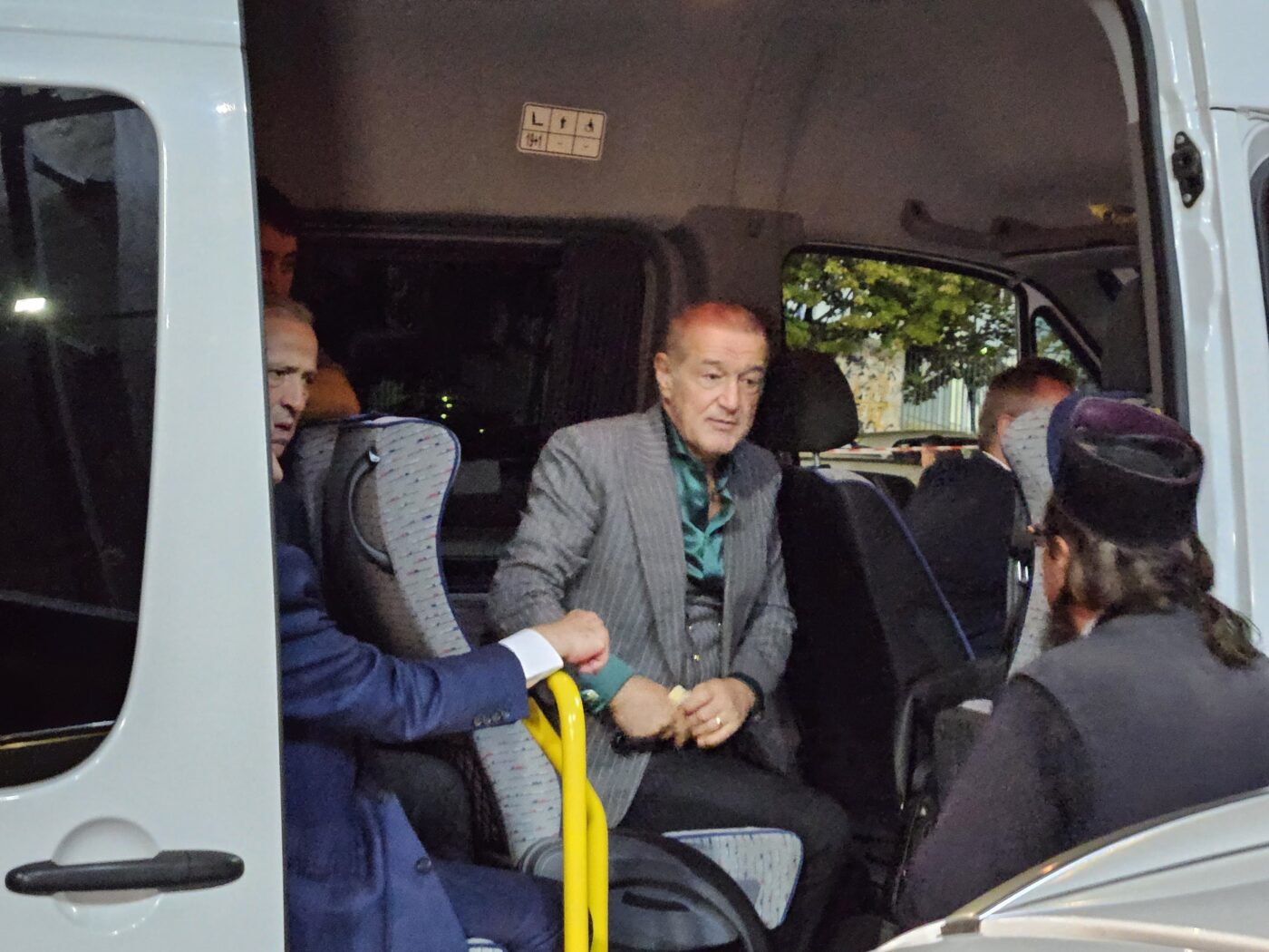 Cum a plecat Gigi Becali de la stadion după PAOK – FCSB 0-1. S-au dus timpurile când se urca în Maybach: imaginea serii cu miliardarul român