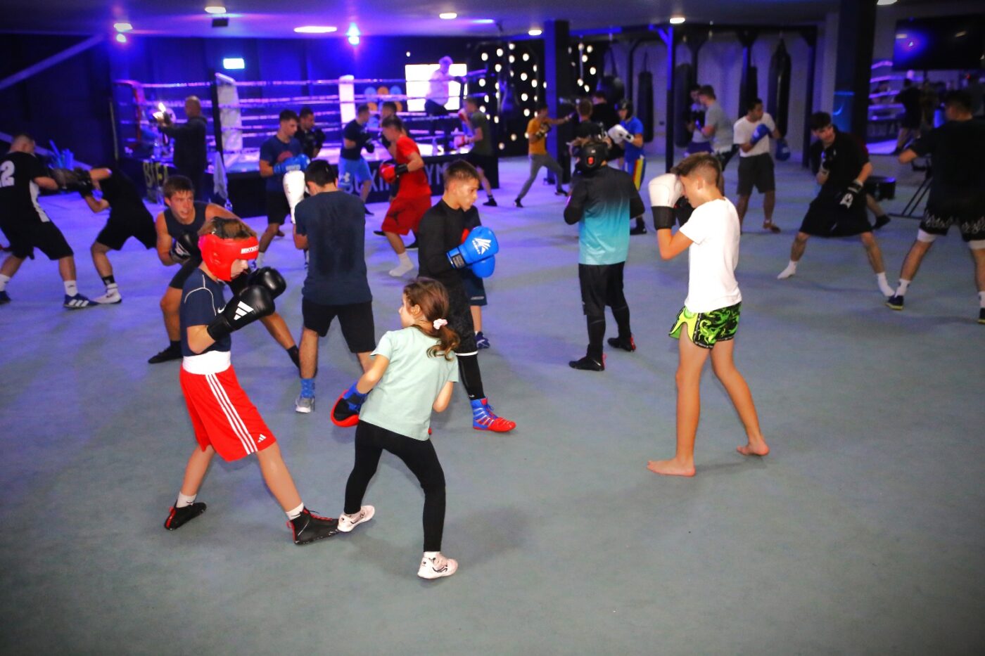 Cum arată noua „casă a boxului” pentru Flavius Biea! „Avem deja și prima medalie a unui sportiv din noua noastră sală”. FOTO & VIDEO EXCLUSIV