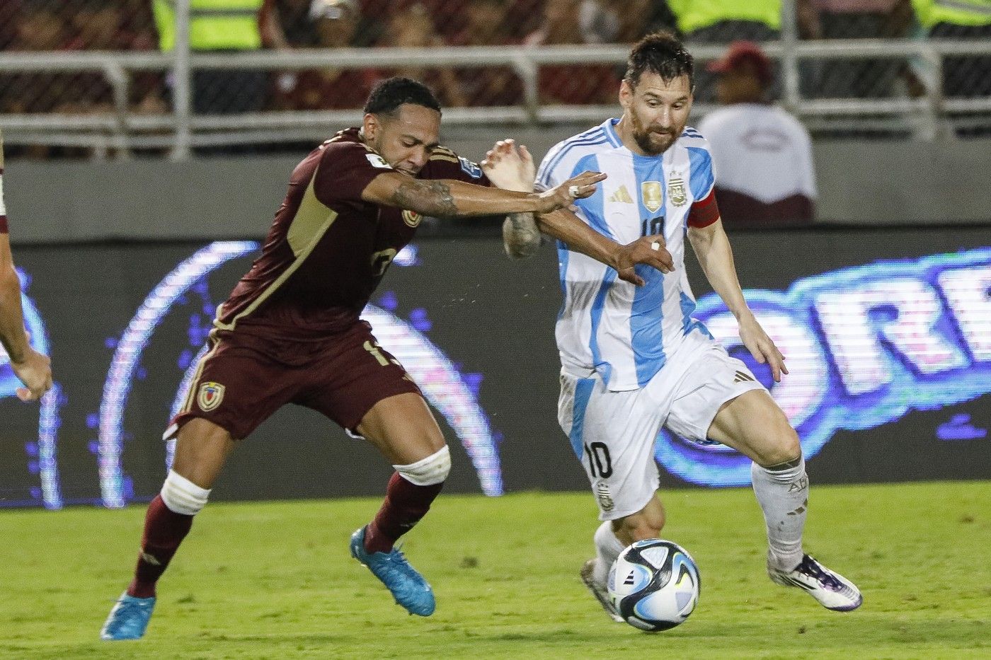 Cum l-a enervat un fotbalist de 1.59 metri pe Leo Messi la ultimul meci al naționalei Argentinei!