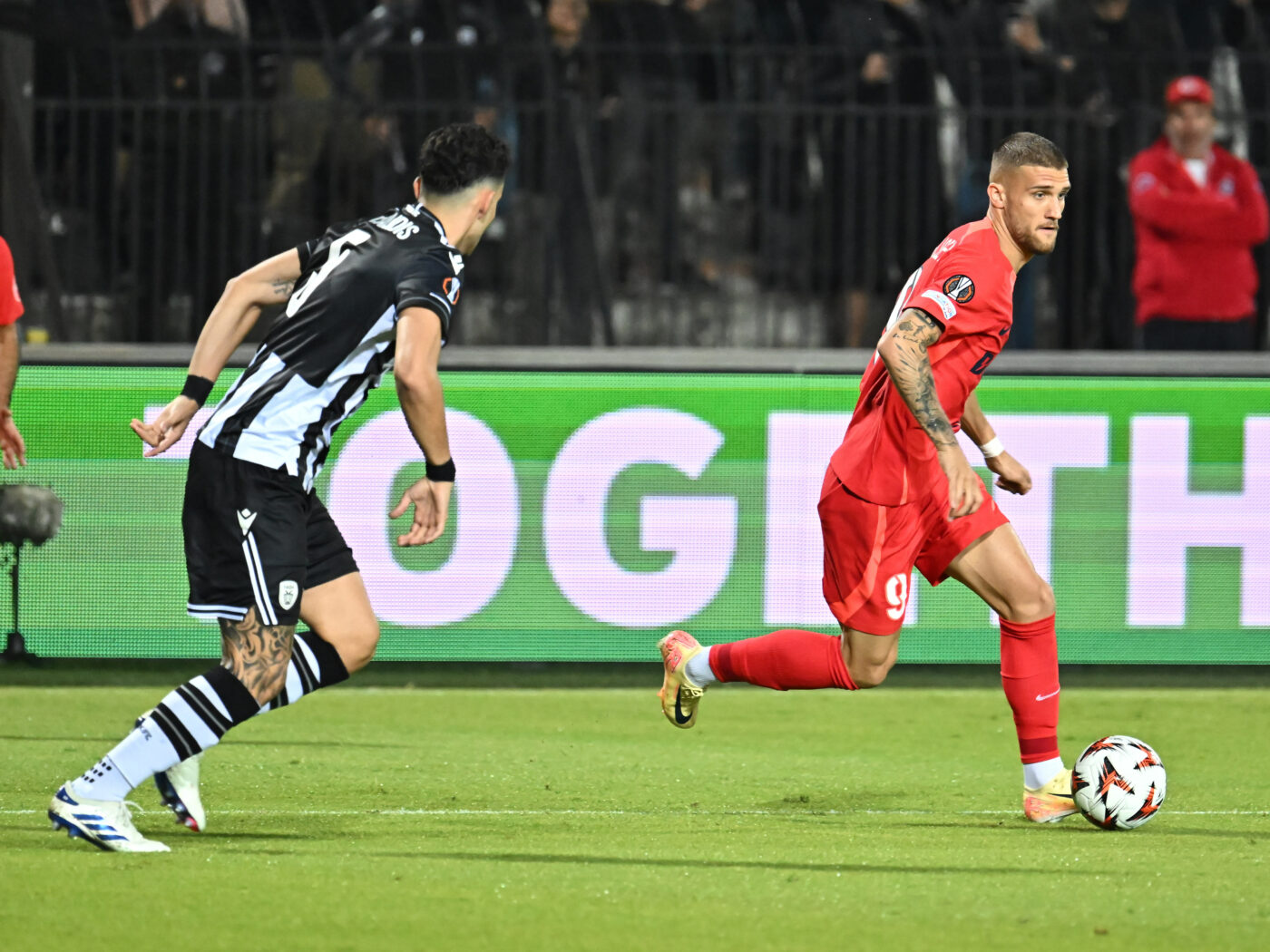 Daniel Bîrligea a dat golul care îi dublează cota şi îl apropie de transferul în Serie A, în PAOK – FCSB! Gigi Becali, în extaz în tribune