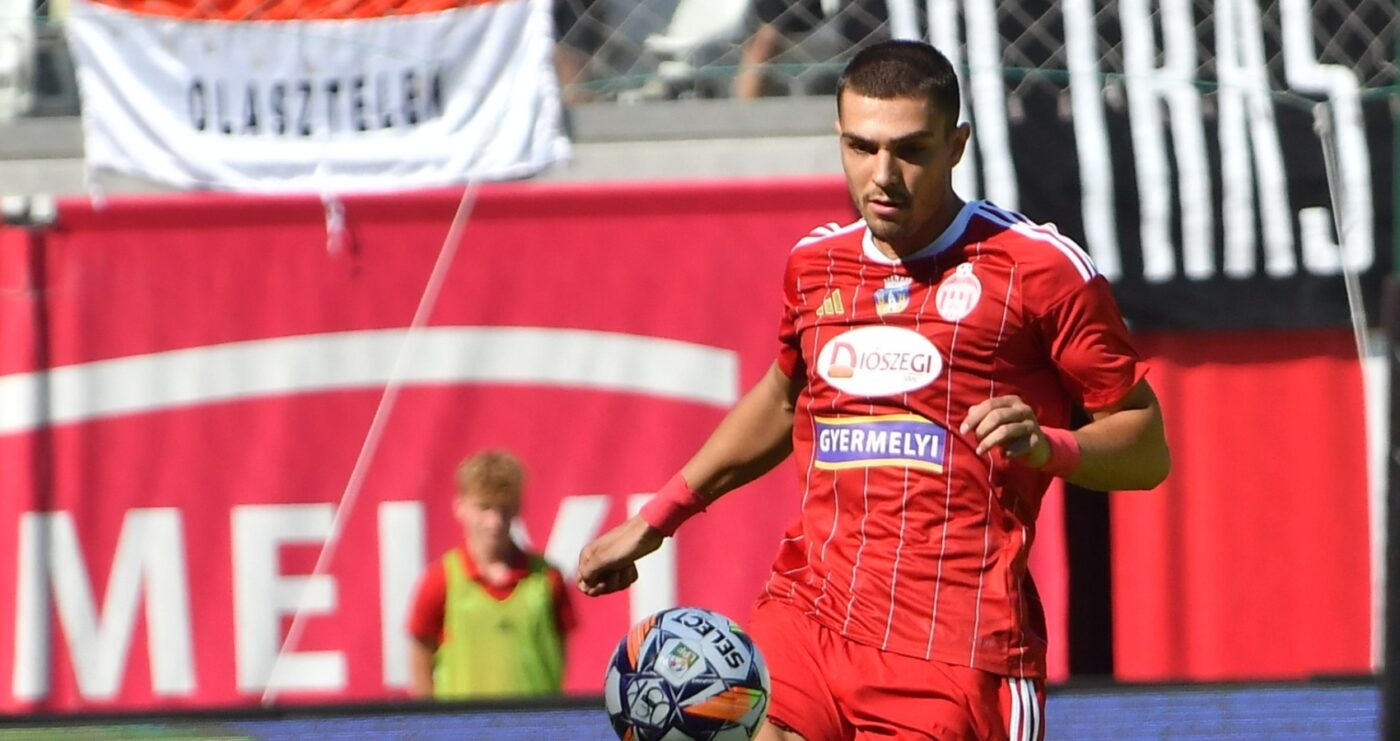 I-au pus contractul pe masă lui Denis Ciobotariu. Dorit de Rapid Bucureşti, fundaşul a primit oferta: „Am discutat”