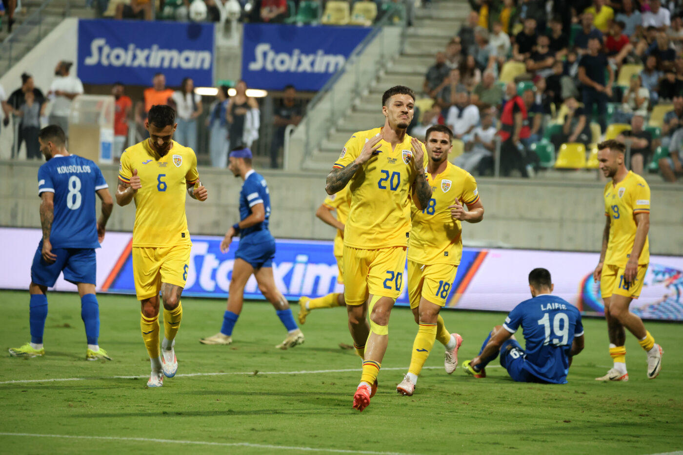 Dennis Man a dezvăluit, după Cipru – România 0-3, cum se poartă, de fapt, Mircea Lucescu în vestiar. „Știe să facă asta”