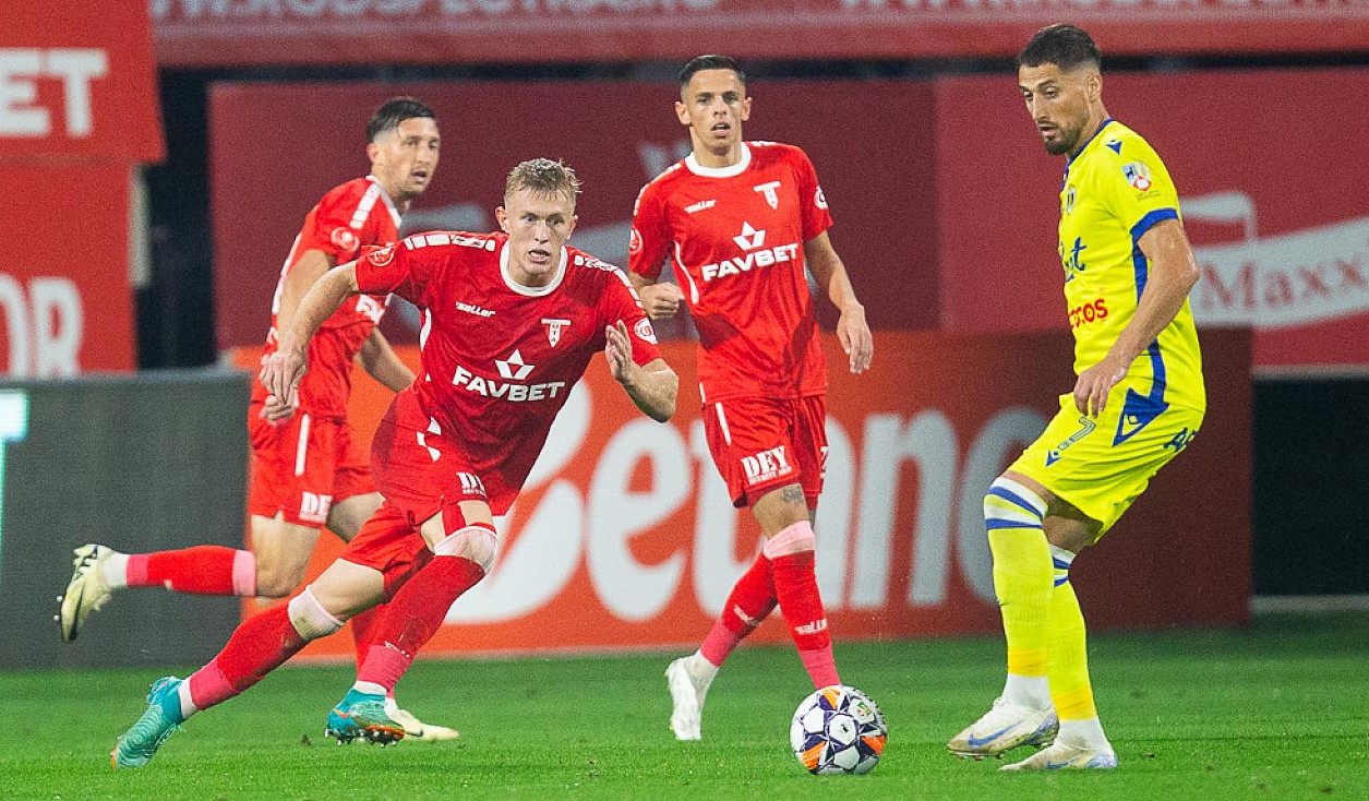 Detaliul decisiv de la golul ce a închis meciul în UTA – Petrolul: „L-am văzut că era blond, atâta tot!”. De ce nu-l regretă Mircea Rednic pe Oaidă?