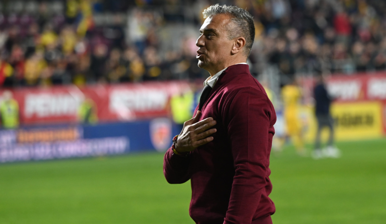Efectul Daniel Pancu: a văzut „roșu” pe banca de rezerve și s-a îndreptat amenințător spre arbitru! A fost oprit cu greu de jucătorii aflați în zonă