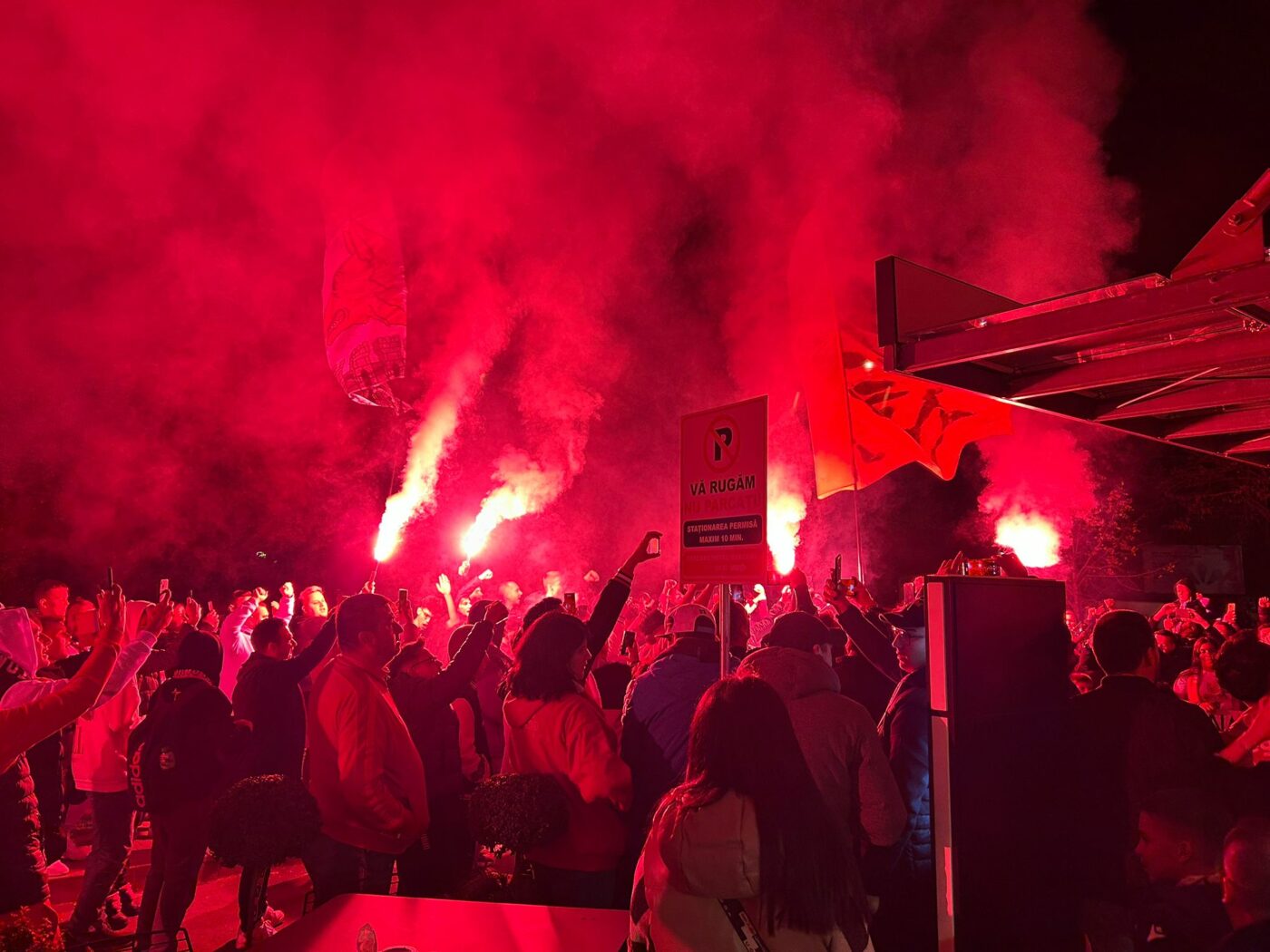 Eșecul cu FCSB i-a înrăit pe dinamoviști! „Câinii” s-au ambiționat după înfrângerea cu marea rivală și au făcut show la hotel înaintea meciului cu Hermannstadt. EXCLUSIV