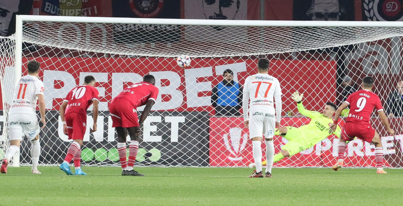 FC Hermannstadt – Dinamo București 0-2, în a 14-a etapă a din Superliga. Prima victorie în deplasare a „câinilor” în acest sezon