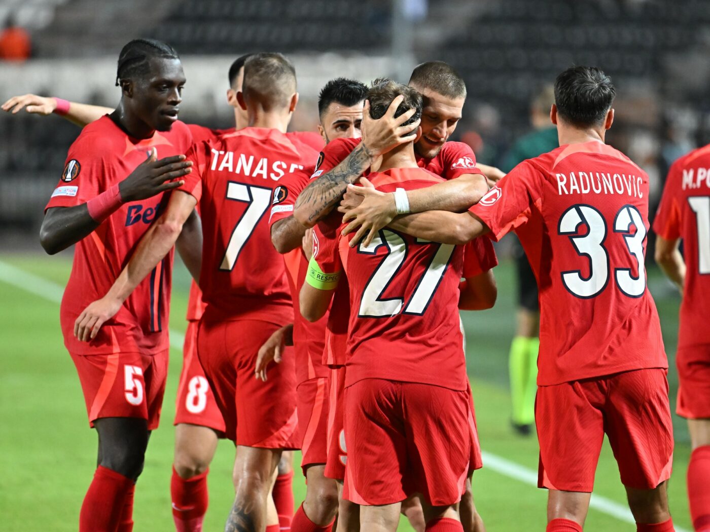 FCSB, gata să le bată și pe Manchester United și Hoffenheim: „De la egal la egal”. Rivalul roș-albaștrilor, anunț fabulos după cele două victorii ale campioanei României în Europa League: „Asta au arătat și m-a surprins”. EXCLUSIV