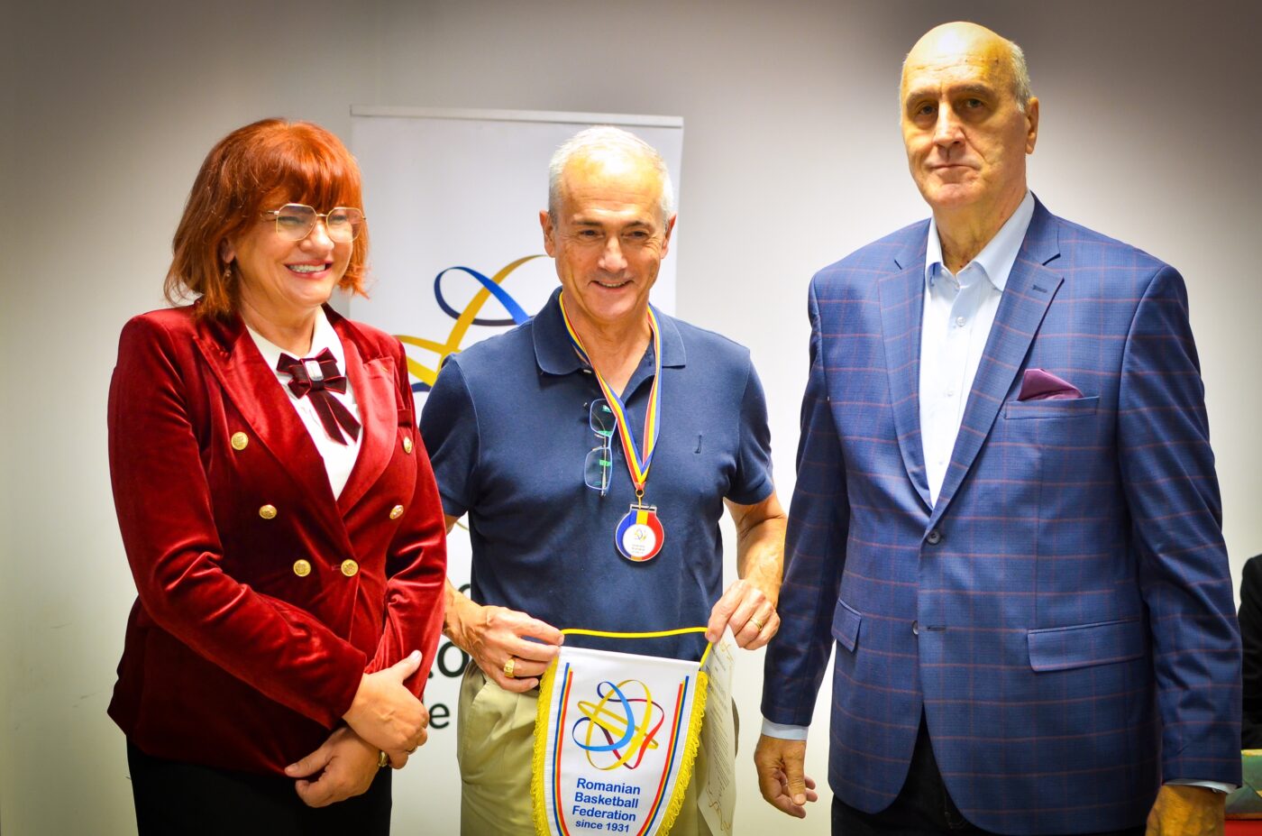 FR Baschet a oferit premii pentru două somități din sport! Cine sunt Adrian Bejan și Dan Moraru. Carmen Tocală: „Oameni de mare valoare”