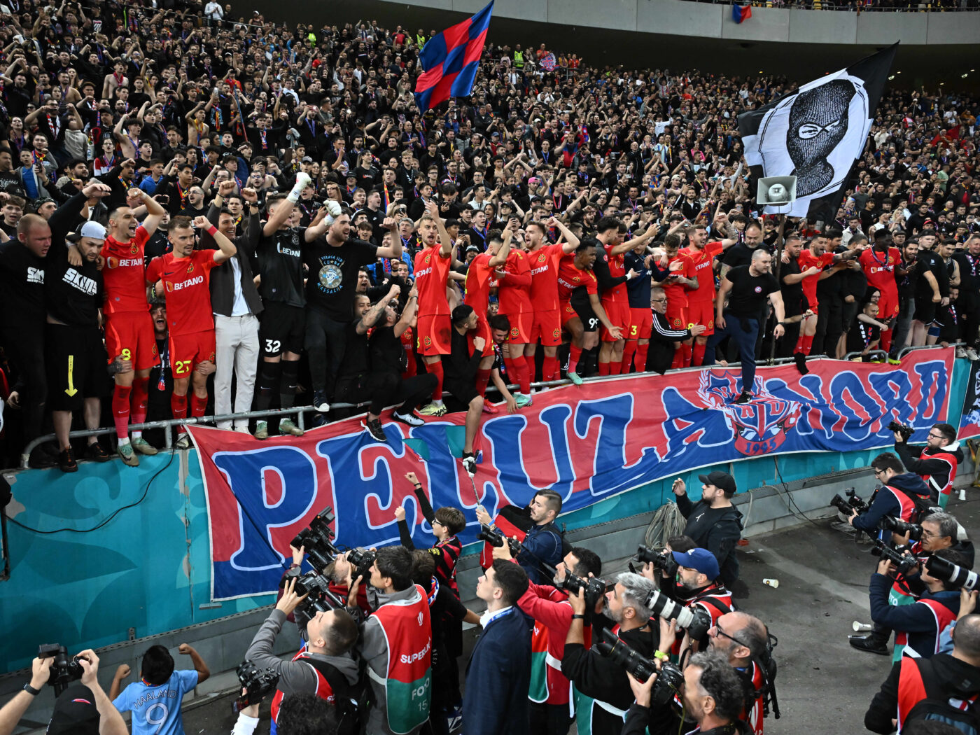 Fanii FCSB invadează Scoția! Câți români au cerut bilete la meciul cu Rangers