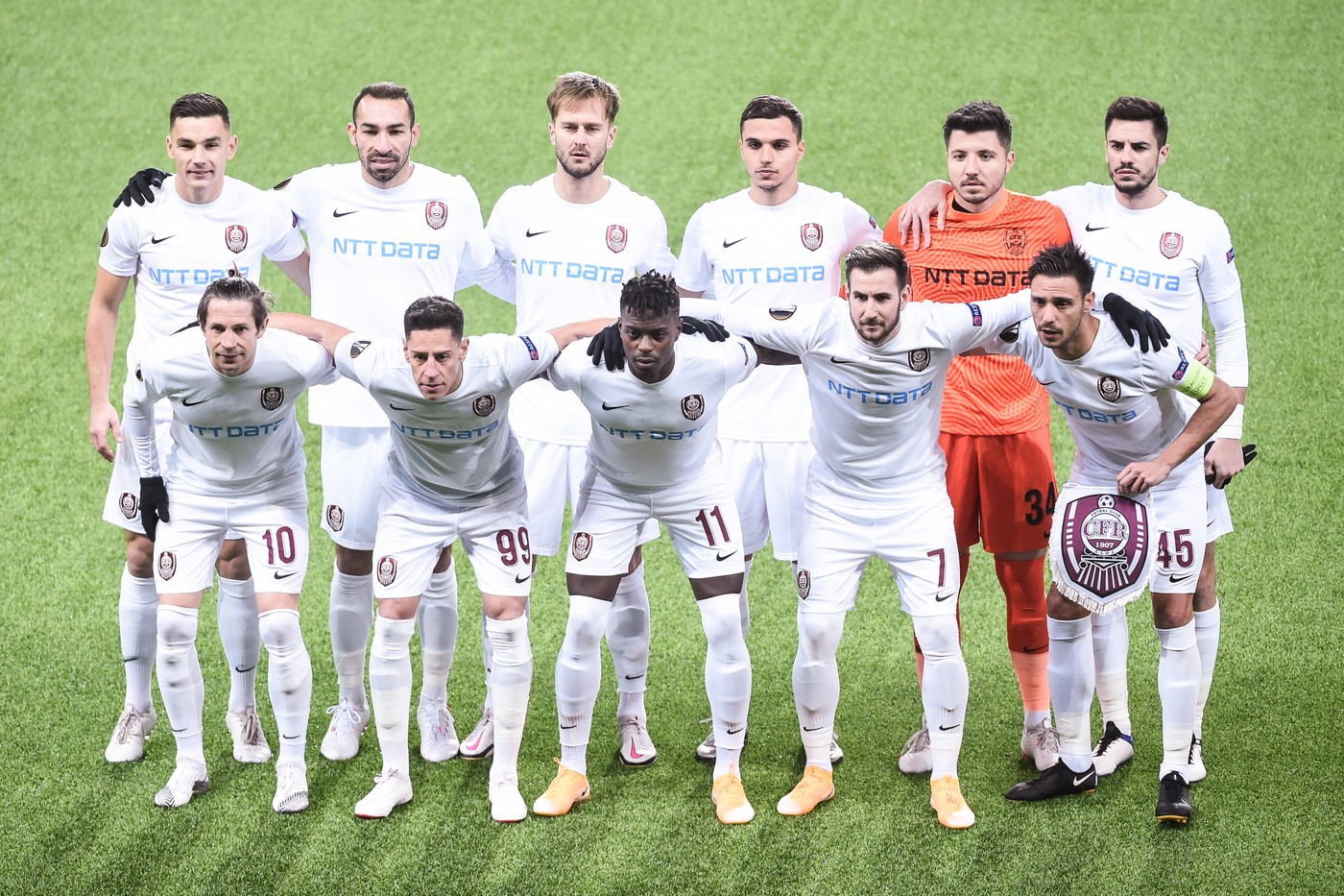 Fostul campion al României nu și-a găsit echipă și se antrenează cu revelația din Liga 3! Este aproape de finalul carierei, dar vrea să mai joace în Superliga: „Fac față încă două sezoane!”. Cine i-a întins o mână de ajutor în cel mai greu moment. EXCLUSIV