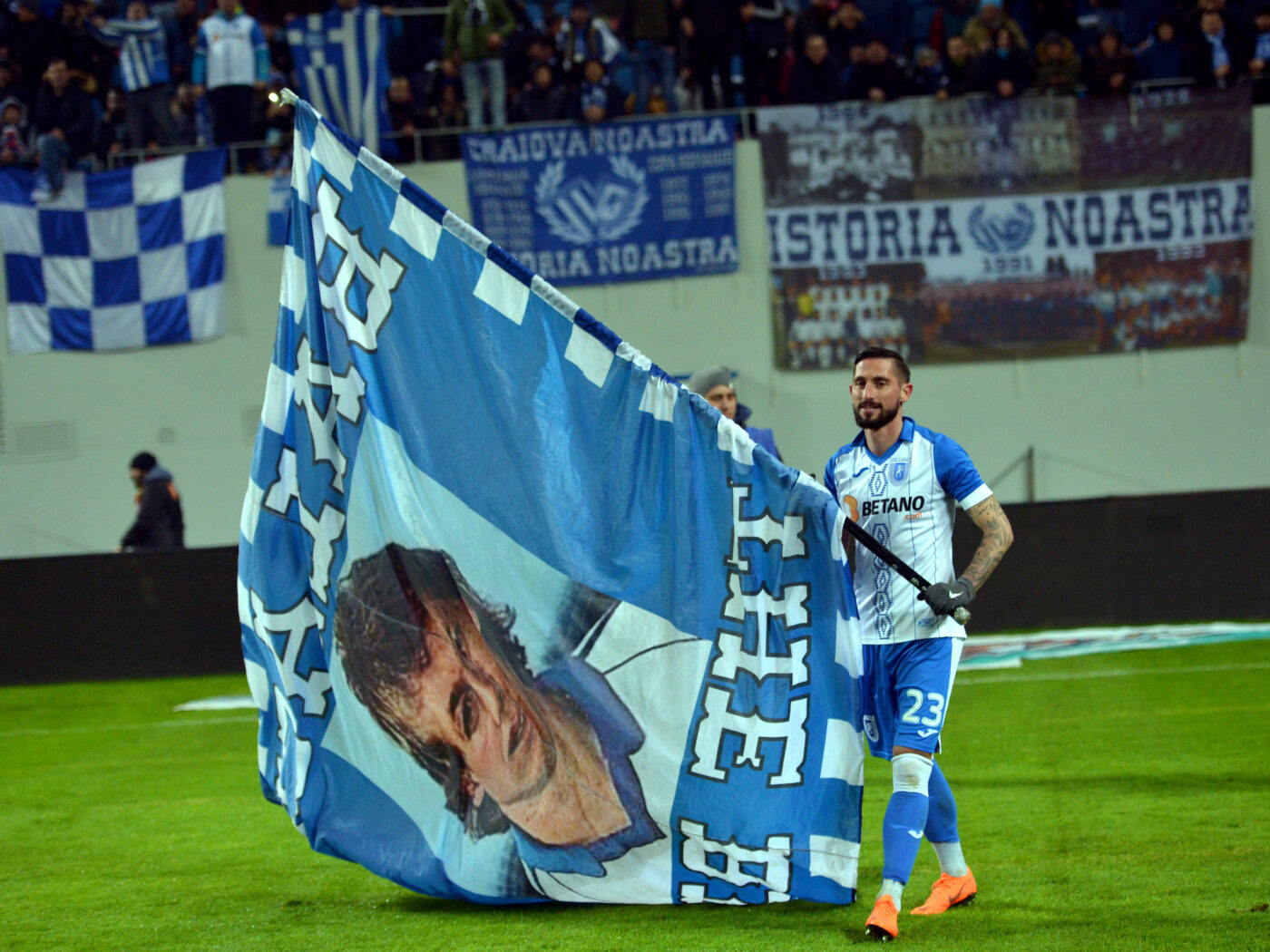 Fostul fotbalist de la FCSB și Universitatea Craiova, instalat antrenor la Lokomotiv Plovdiv, în urma unui scandal de proporții în care a fost implicat un mare internaţional bulgar. De la ce a pornit totul