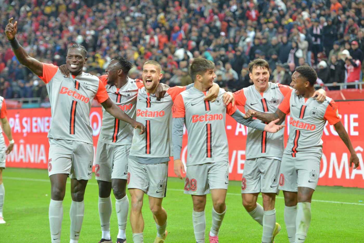 „A fost uluitor pentru mine”. Fotbalistul de la FCSB care a impresionat cu devotamentul său cu Dinamo, deşi era accidentat