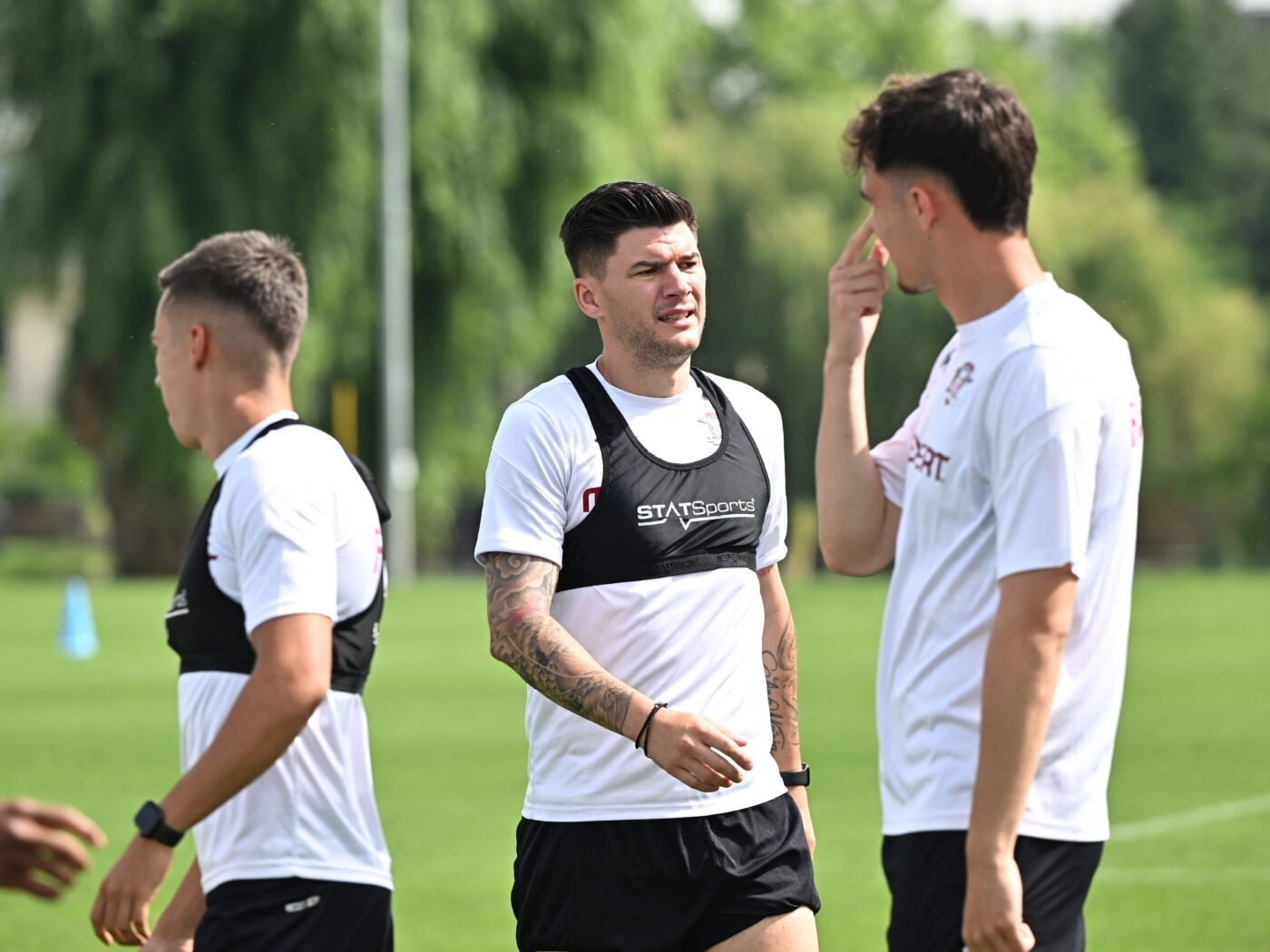 Gest de mare campion al lui Cristi Săpunaru pentru marele rival de la Dinamo! Rapidistul pune mâna pe telefon și îl felicită după fiecare gol: „A fost alături de mine mereu”. VIDEO EXCLUSIV