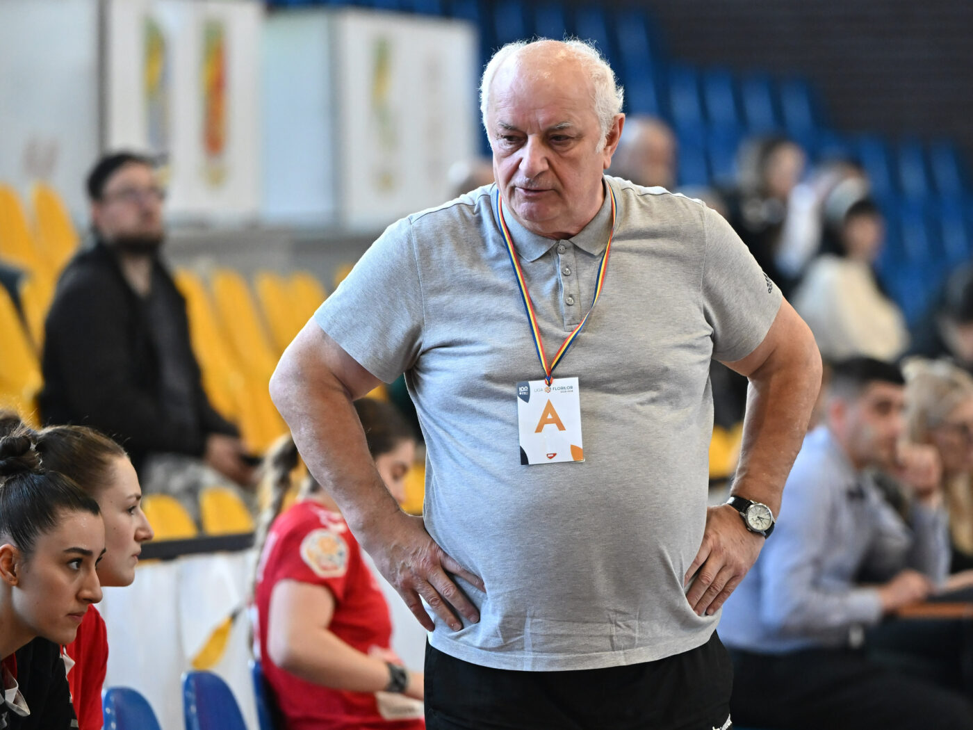Gheorghe Tadici trage un mare semnal de alarmă cu șase săptămâni înaintea startului Campionatului European de handbal feminin. „Jucătoarele române au ajuns turiste pe le echipele noastre de club, iar handbalistele străine sunt plătite cu sume între 10.000 și 20.000 de euro!”. Ce spune despre Neagu, Pintea, Buceschi, Laslo, Dindiligan și ce o va aștepta pe România la turneul final! EXCLUSIV