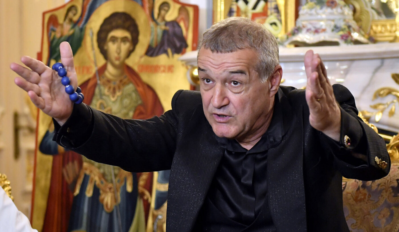 Gigi Becali a înmărmurit când a văzut cu ce a venit Marius Șumudică la el pentru meciul FCSB – Rapid București! Ce a avut în mână antrenorul, pe lângă geaca de 2.000 de euro