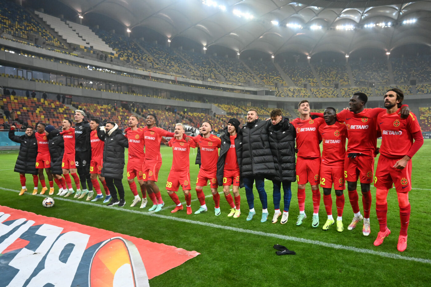 Gigi Becali l-a „hingherit” cât a fost la FCSB și nici medalia de campion nu i-a trimis-o, iar atacantul s-a răzbunat într-un mod crunt, devenind un idol la noul club. Acum, încearcă reconcilierea cu patronul
