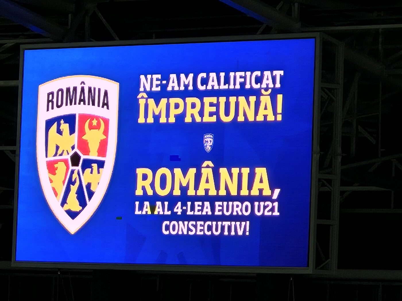 Giuleștiul, în sfârșit în sărbătoare! Ce n-ai văzut la TV în victoria superbă a României U21 care a adus a patra calificare consecutivă la Euro pentru tricolorii mici. Ce a făcut Daniel Pancu imediat după fluierul final și reacția unică a jucătorilor și a galeriei. SPECIAL