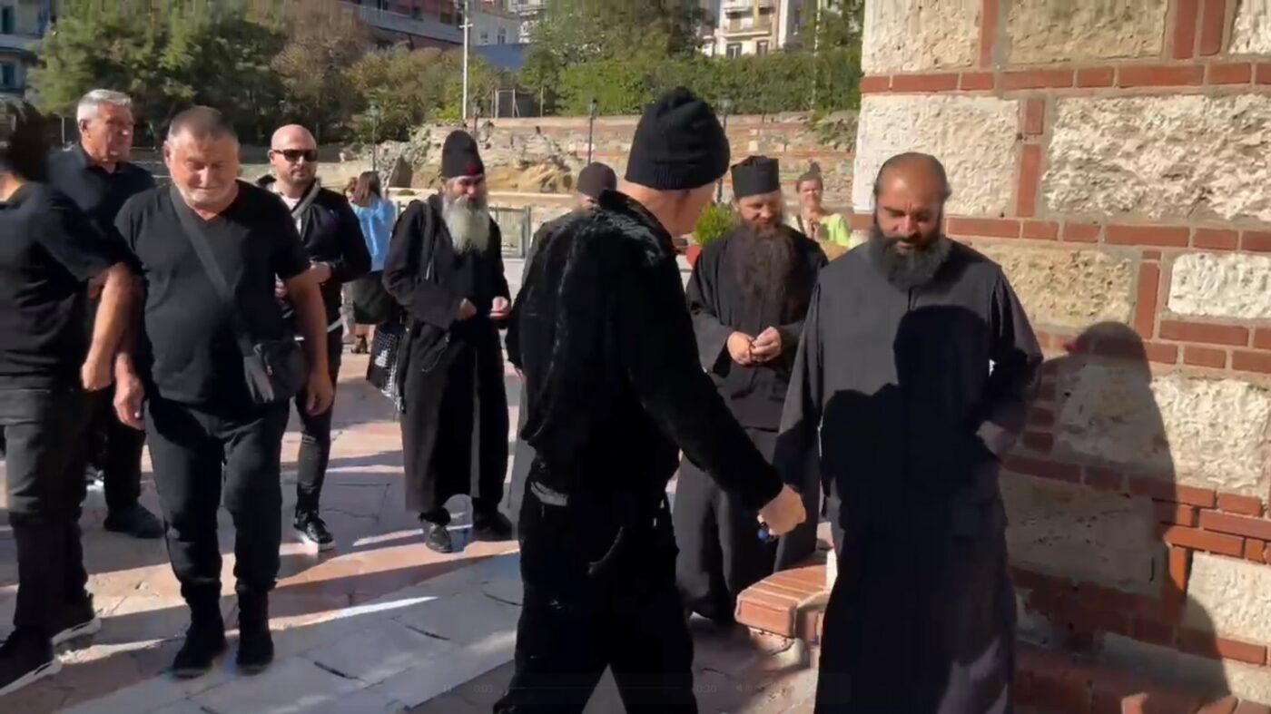 Imagini fabuloase PROSPORT cu Gigi Becali și „călugării FCSB” la Biserica Sfântul Dumitru din Salonic. Cum a venit îmbrăcat miliardarul român în lăcașul sfânt din Grecia