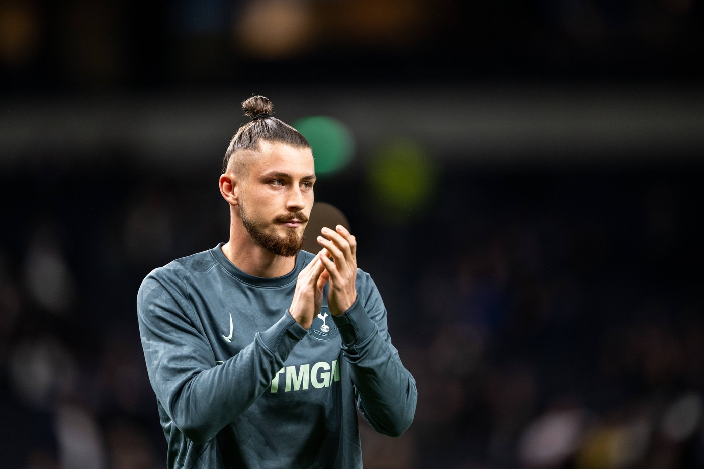 Inteligența Artificială a decis că Radu Drăgușin e în TOP 10 cei mai frumoși fotbaliști din Premier League. Pe ce loc se află românul