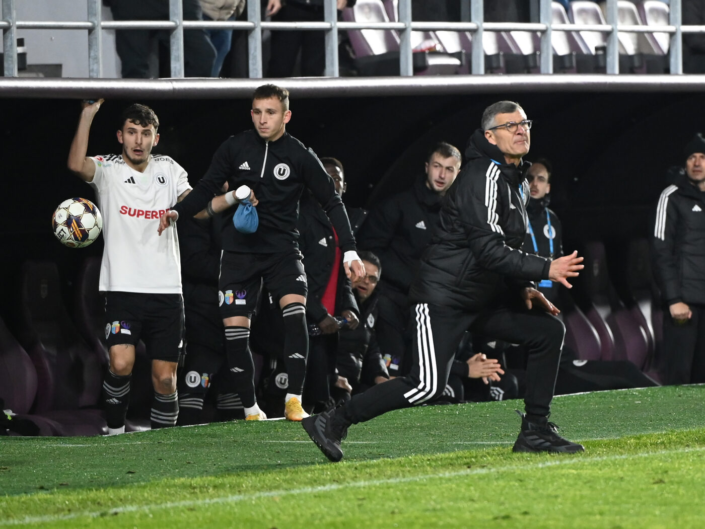 Ioan Ovidiu Sabău îi dă replică lui Ianis Stoica, după ce eroul României U21 a spus că a fost scos din echipă la U Cluj: „E imatur! Nu era momentul”. Care este adevărul