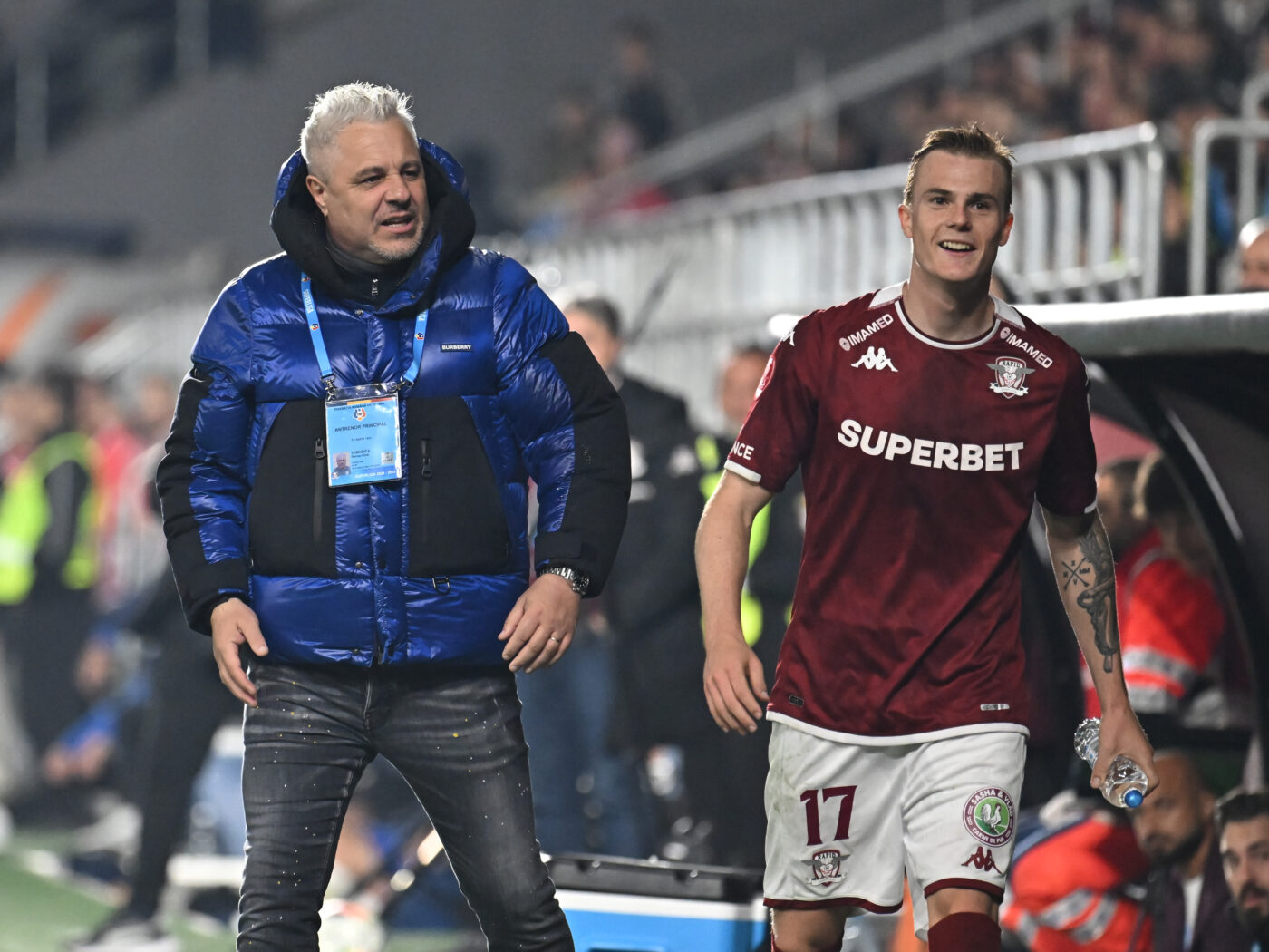 Jucătorii Rapidului au pus ochii pe geaca de mii de euro a lui Marius Șumudică! Noul star din Giulești, răspuns cu zâmbetul pe buze la întrebarea ProSport