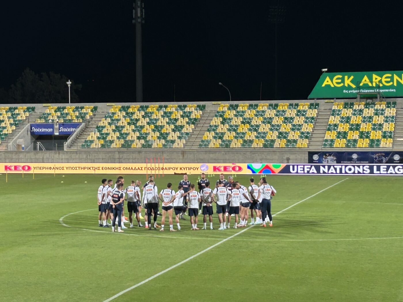 Larnaca galbenă: 5.000 de români sunt așteptați diseară în tribune, la Cipru – România! Fanii naționalei lui Mircea Lucescu au luat cu asalt și sectoarele rezervate gazdelor: „Le suntem recunoscători!”