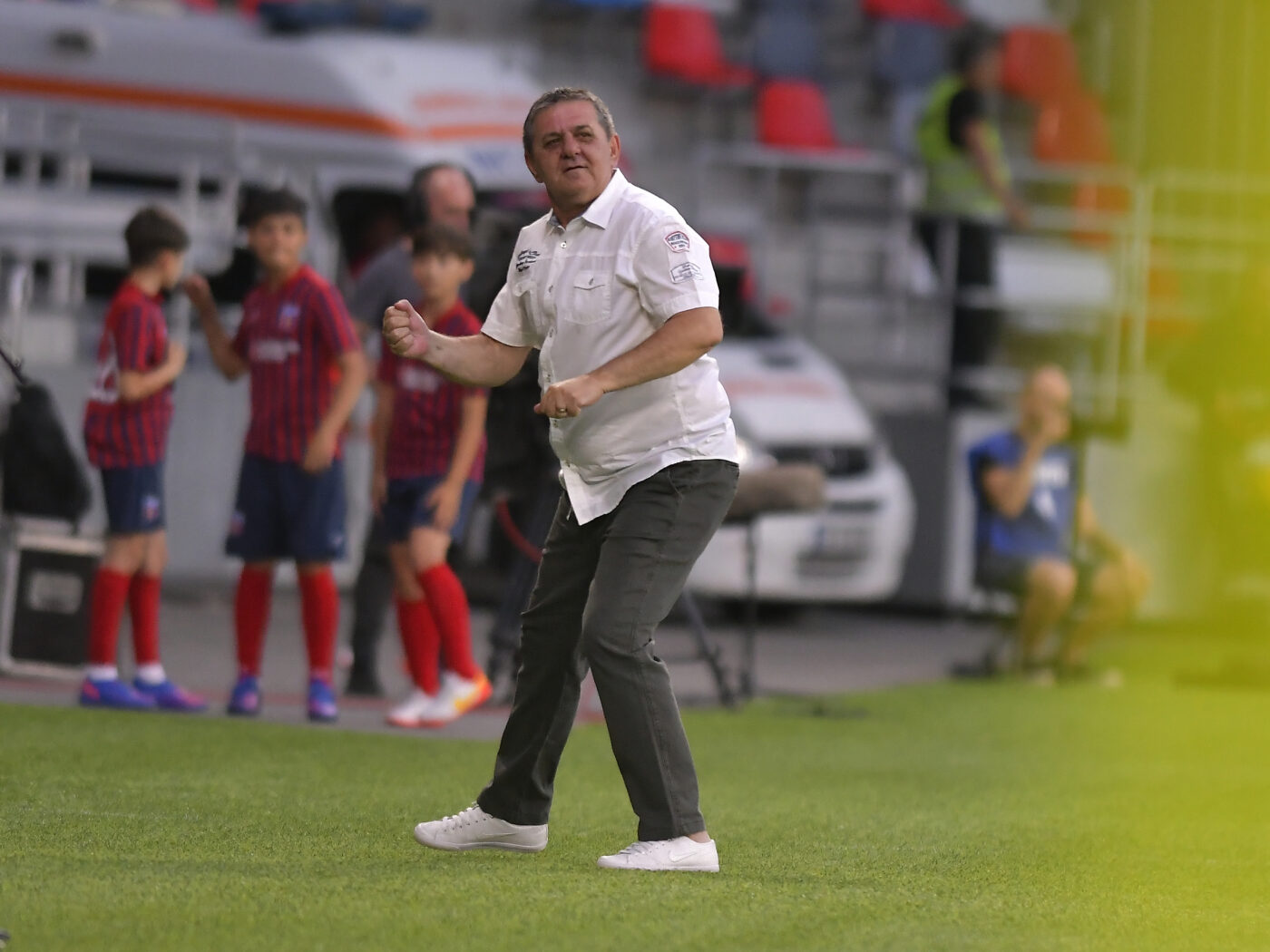 Marius Lăcătuș a pus tunurile pe titularul naționalei României din meciul cu Lituania. Alegerea lui Mircea Lucescu, falimentară: „Nici în apărare, nici în atac”
