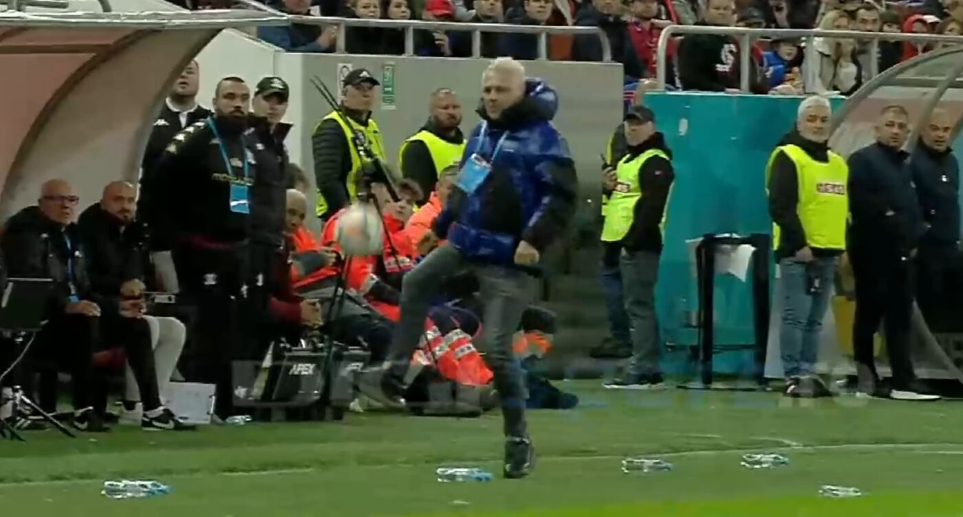 Marius Șumudică, gest care i-a determinat pe fanii rivalei să explodeze! Ce a făcut în fața băncii de rezerve în FCSB – Rapid București