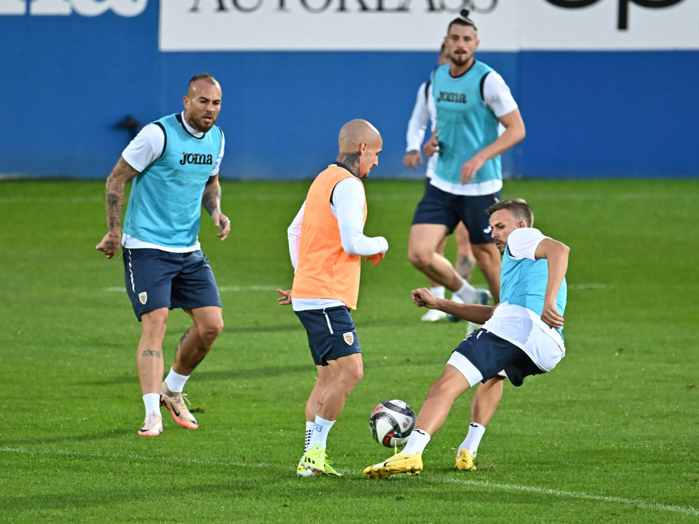 Mircea Lucescu a știut că nu îi va băga deloc pe Denis Alibec și pe Alex Mitriță în meciul cu Lituania. Ce i-a dezvăluit unui prieten