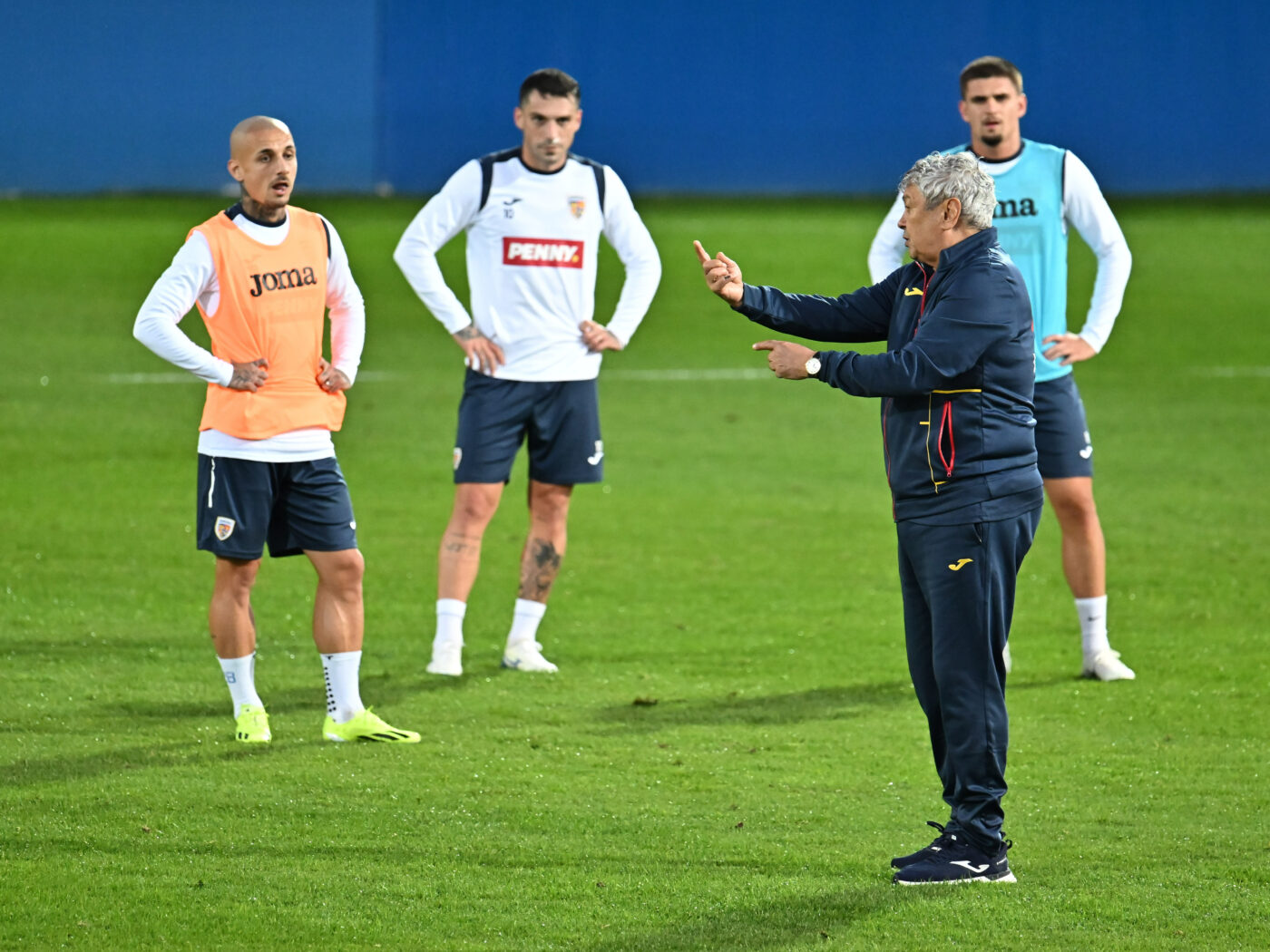Mircea Lucescu și atenția maximă la detalii. Ce program le-a făcut fotbaliștilor României pentru a fi sigur că se recuperează sută la sută: „I-am lăsat să doarmă până la ora aia”