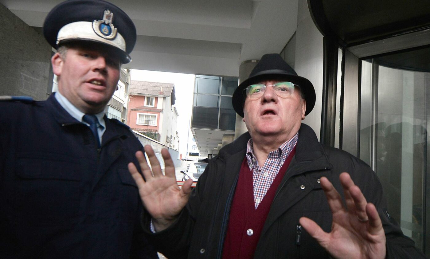 Mitică Dragomir a intrat în istoria arestului unde a fost închis pentru barbut. Ce a făcut pentru a păcăli câinele din fața sa, dresat să-l muște: „Tovarășe, ăsta stă așa de patru ore! Nimeni n-a mai reușit asta”