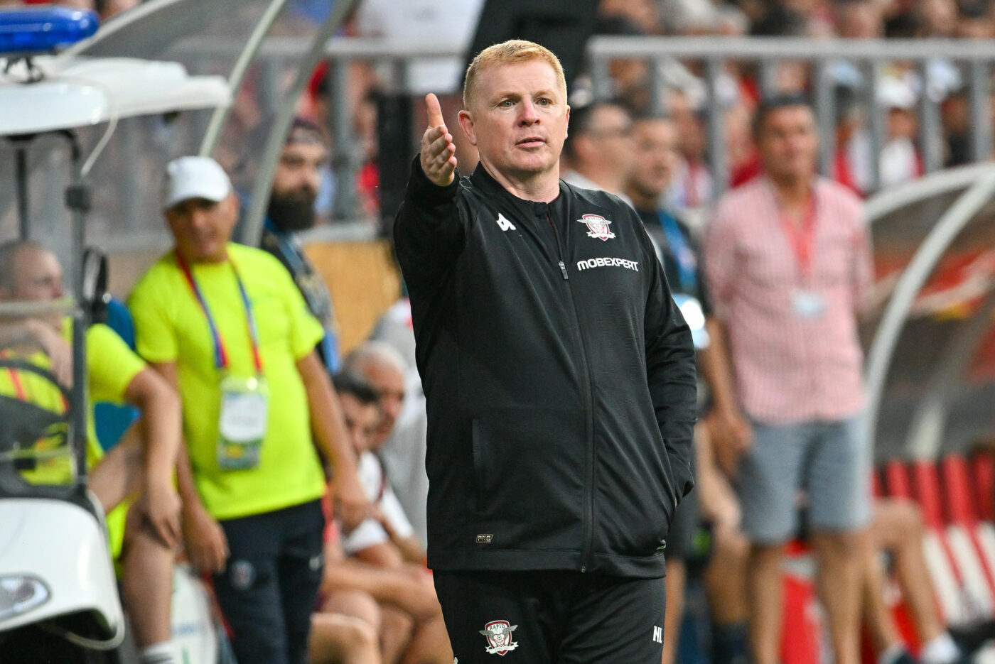 Neil Lennon a amenințat cu dezvăluiri incendiare despre perioada petrecută la Rapid București, la o zi după umilința trăită de giuleșteni la Botoșani! „O să spun mai multe”