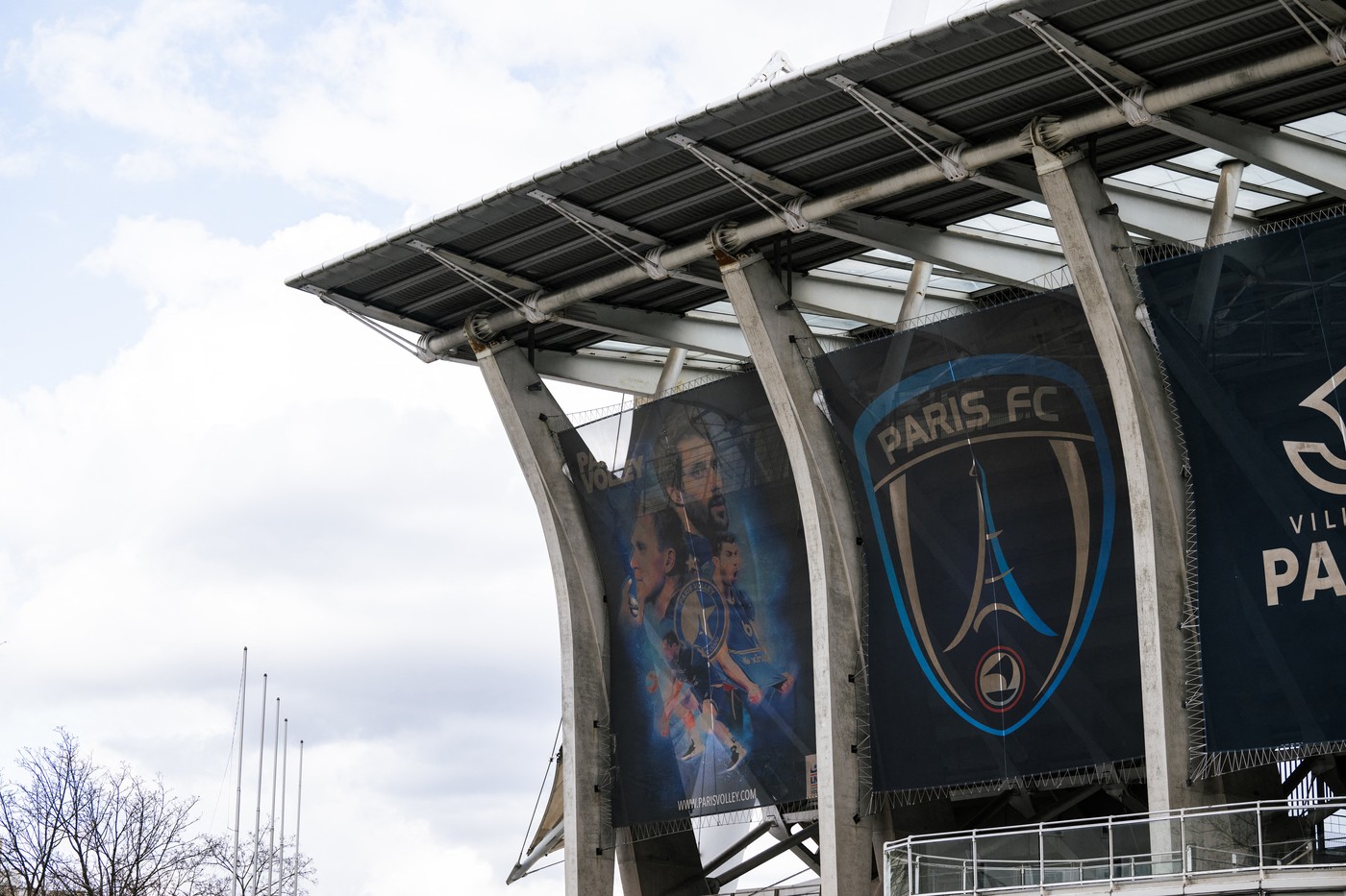 „Trece într-o altă dimensiune”. PSG ar putea deveni a doua echipă din Paris ca buget după ce un alt club din capitala franceză a fost cumpărat de cel mai bogat om din Europa, cu o avere de 183.000.000.000 de euro