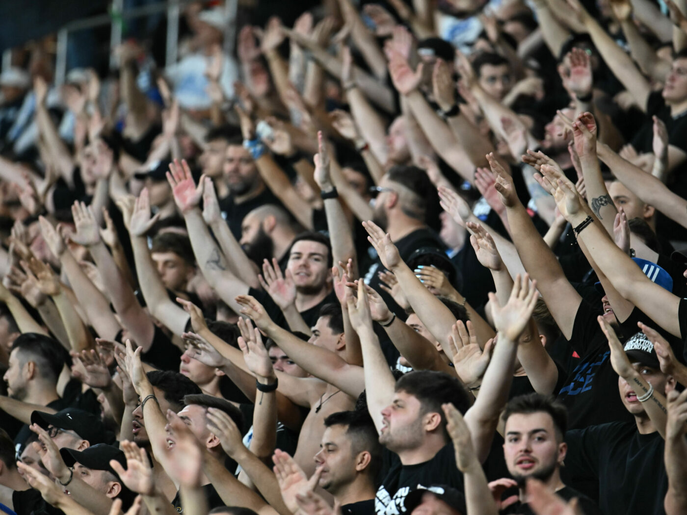 Povestea unui român, arestat din greșeală după ce a fost confundat cu un ultras FCSB! Ce au găsit polițiștii în mașina pescarului, care a fost nevoit să-și lase soția și mașina în vamă