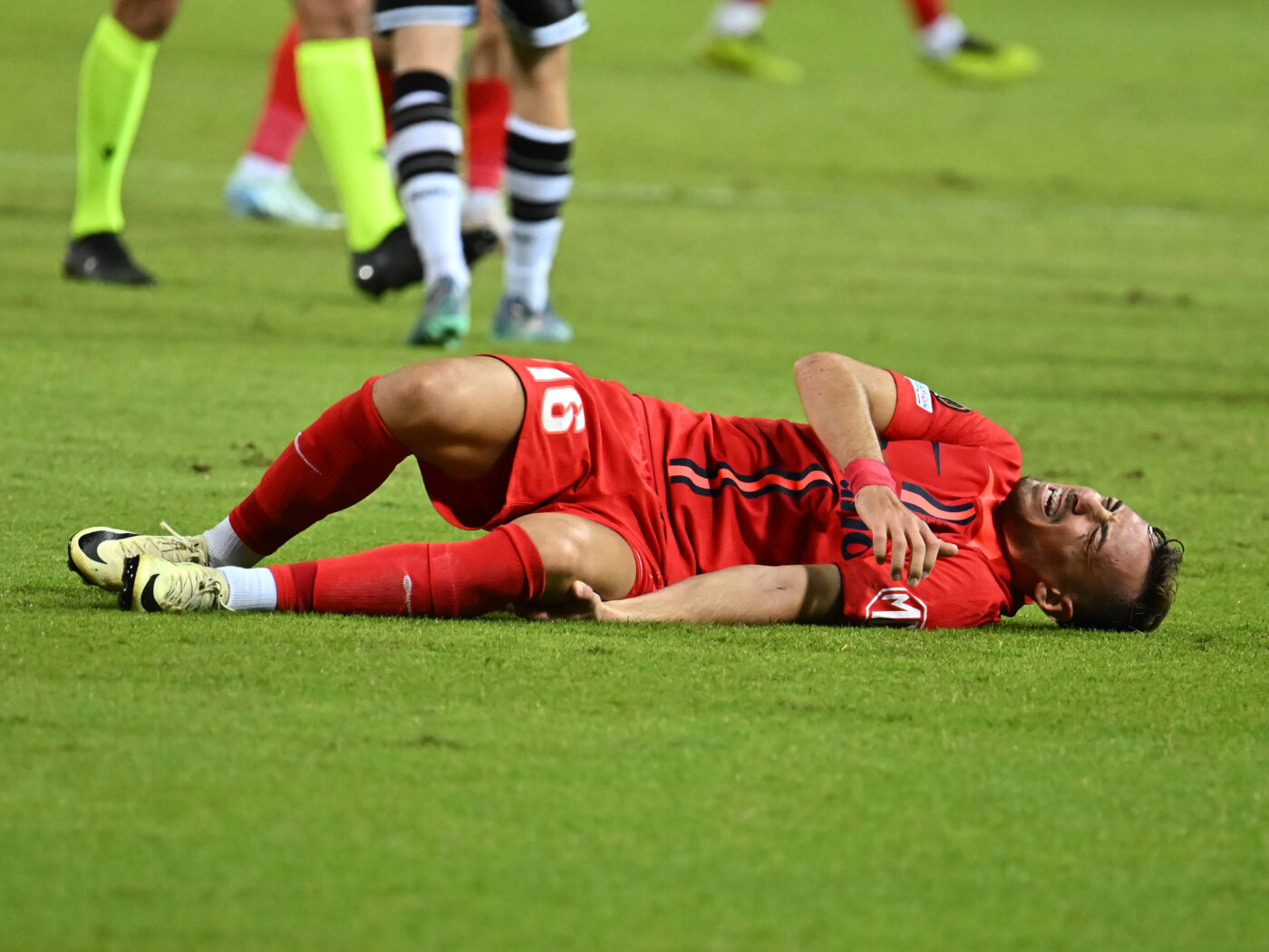 Primele imagini cu Mihai Lixandru, după accidentarea gravă din PAOK – FCSB 0-1. Cum a apărut pe aeroportul Henri Coandă