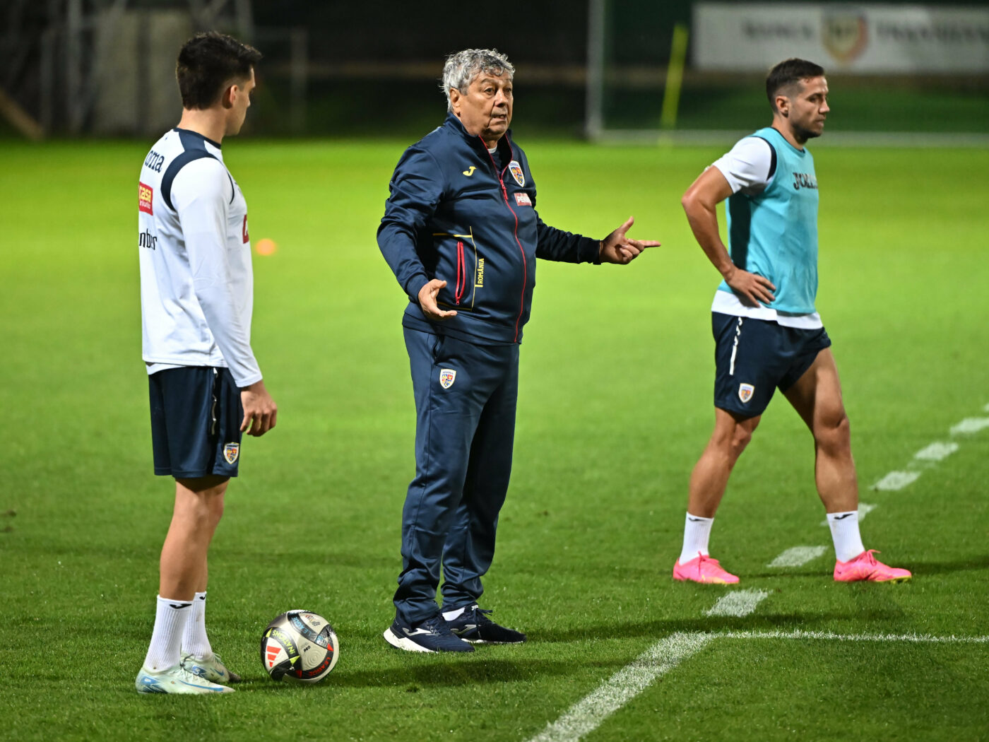 Primul 11 pe care Mircea Lucescu l-a gândit pentru Cipru – România. Echipa probabilă conține toate vedetele tricolorilor