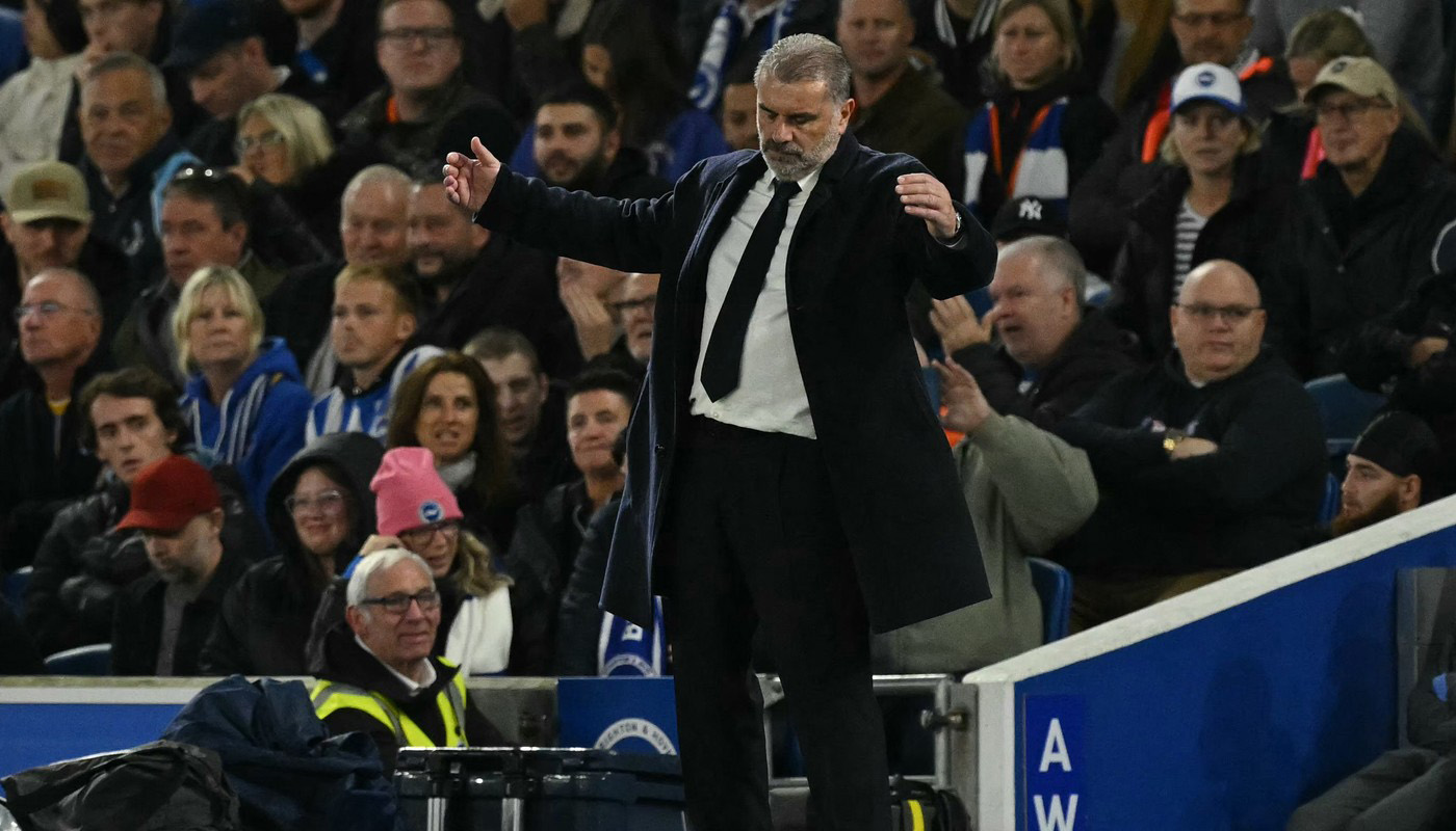Radu Drăgușin a asistat la un adevărat thriller! Desfășurare incredibilă în Brighton – Tottenham, cu Ange Postecoglou în rolul omului neputincios
