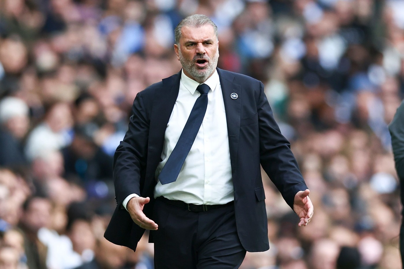 Reacția lui Ange Postecoglou după ce nu l-a băgat deloc pe Radu Drăgușin în Tottenham – West Ham 4-1. Ar putea fi o șansă pentru român