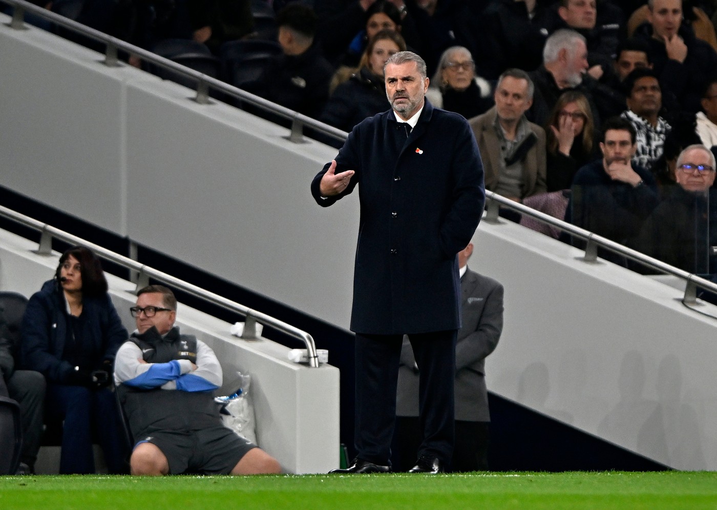 Reacția lui Ange Postecoglou, după meciul în care Radu Drăgușin a jucat fără greșeală. Ce concluzie a tras după Tottenham – Manchester City 2-1