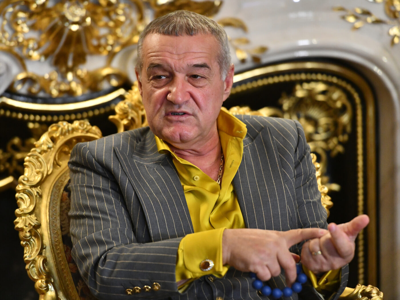 Reacția lui Gigi Becali, după ce l-a văzut pe Marius Şumudică având crucea de la Muntele Athos în mână la derby! „Da’ duminica tu nu vii la mine?”