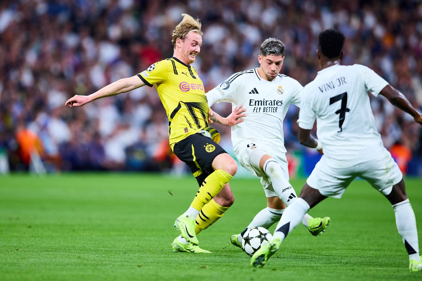 Real Madrid – Borussia Dortmund 5-2, în etapa a treia din Liga Campionilor. Campioana Europei revine de la 0-2 la pauză și reușește o nouă remontada de vis pe „Santiago Bernabeu!”. Toate rezultatele serii